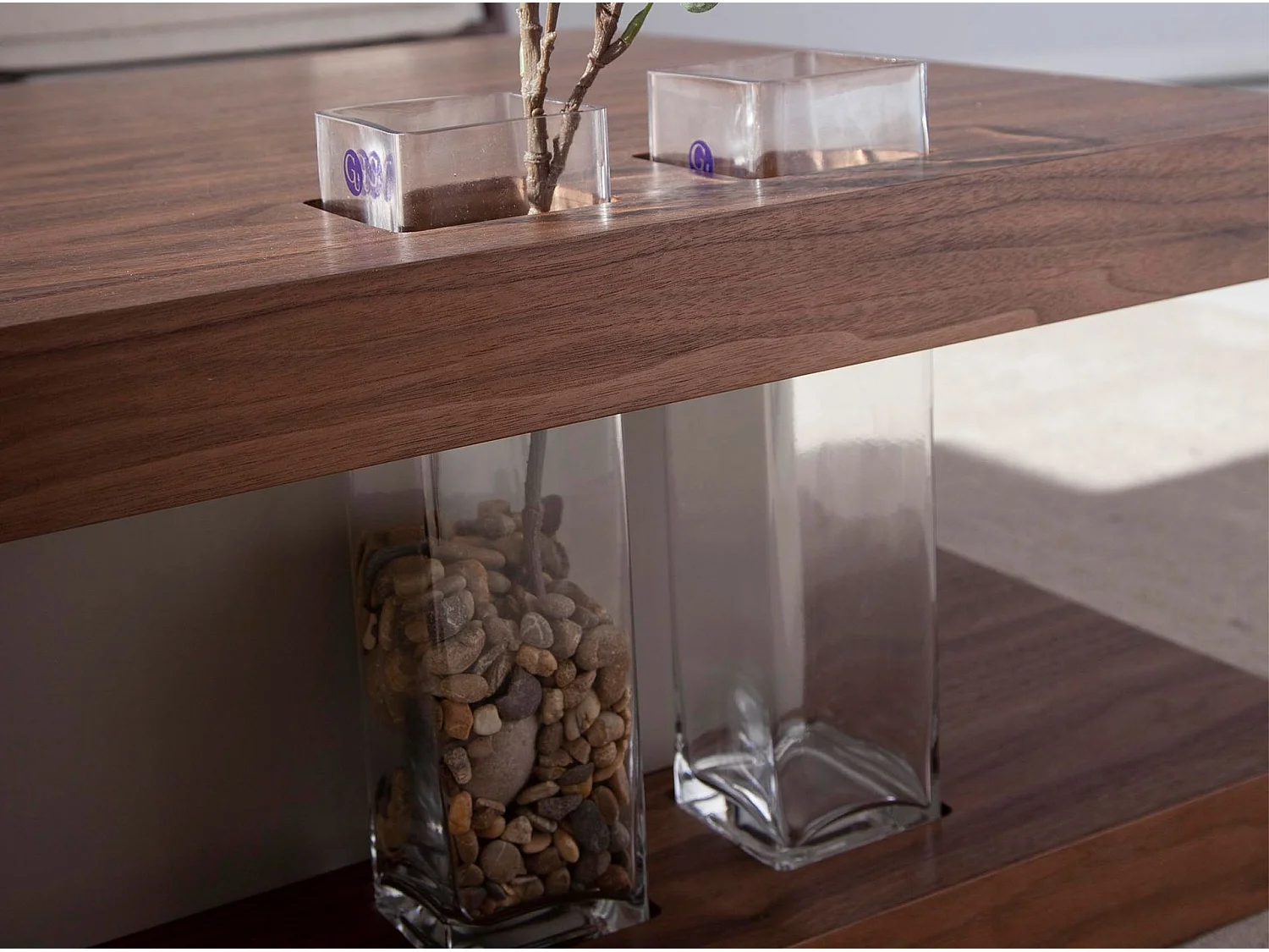 Table basse rectangulaire en bois beige et noyer