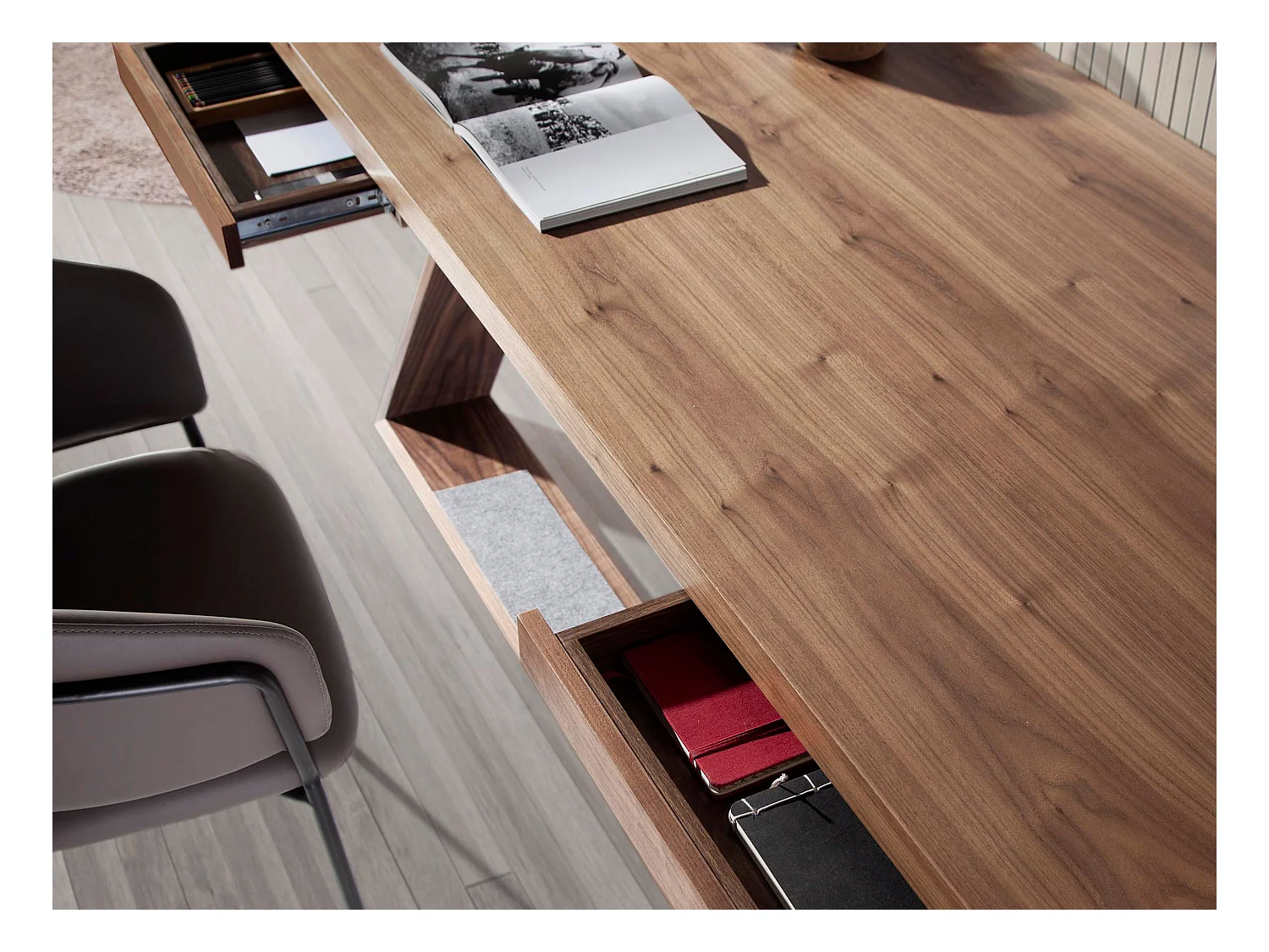 Bureau walnoothout en zwart staal 3216 ANGEL CERDA