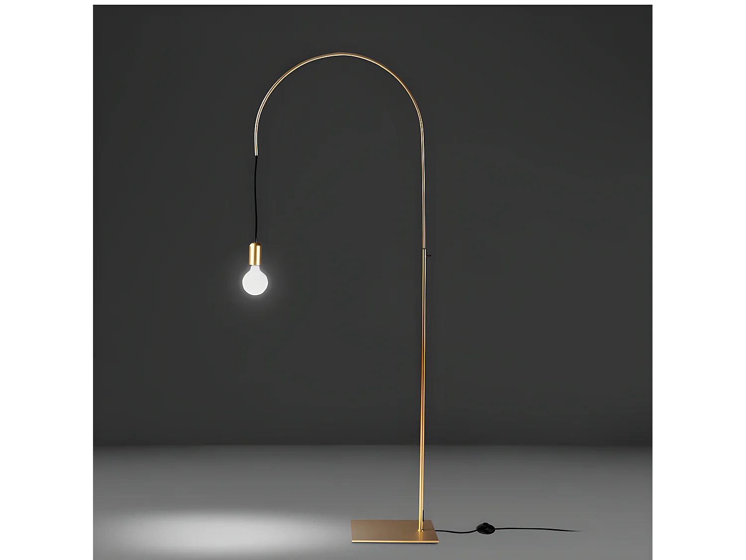 In hoogte verstelbare staande lamp in goudkleurig staal 8056 ANGEL CERDA