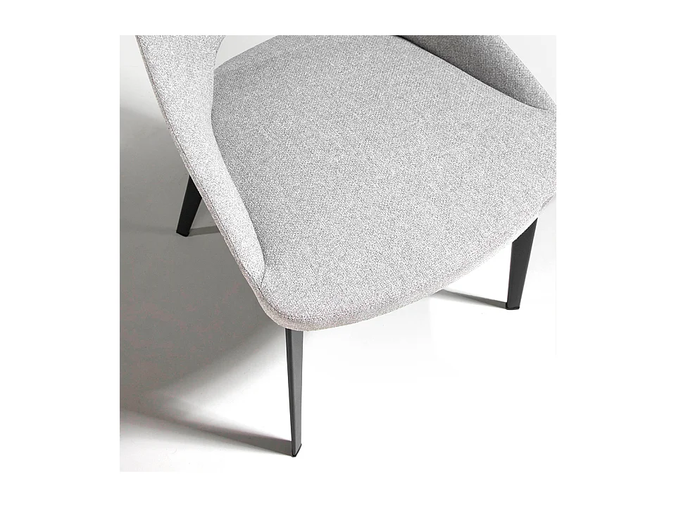 Schwarzer Stuhl aus Stoff und Stahl  4101 ANGEL CERDA