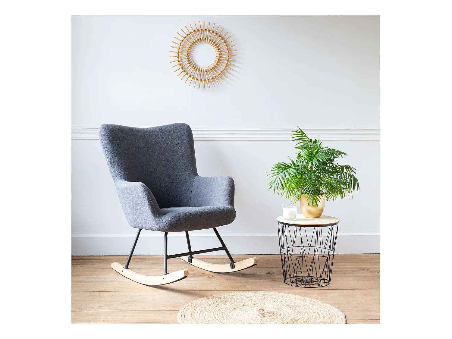 Schommelstoel van grijze lusstof KAIRA