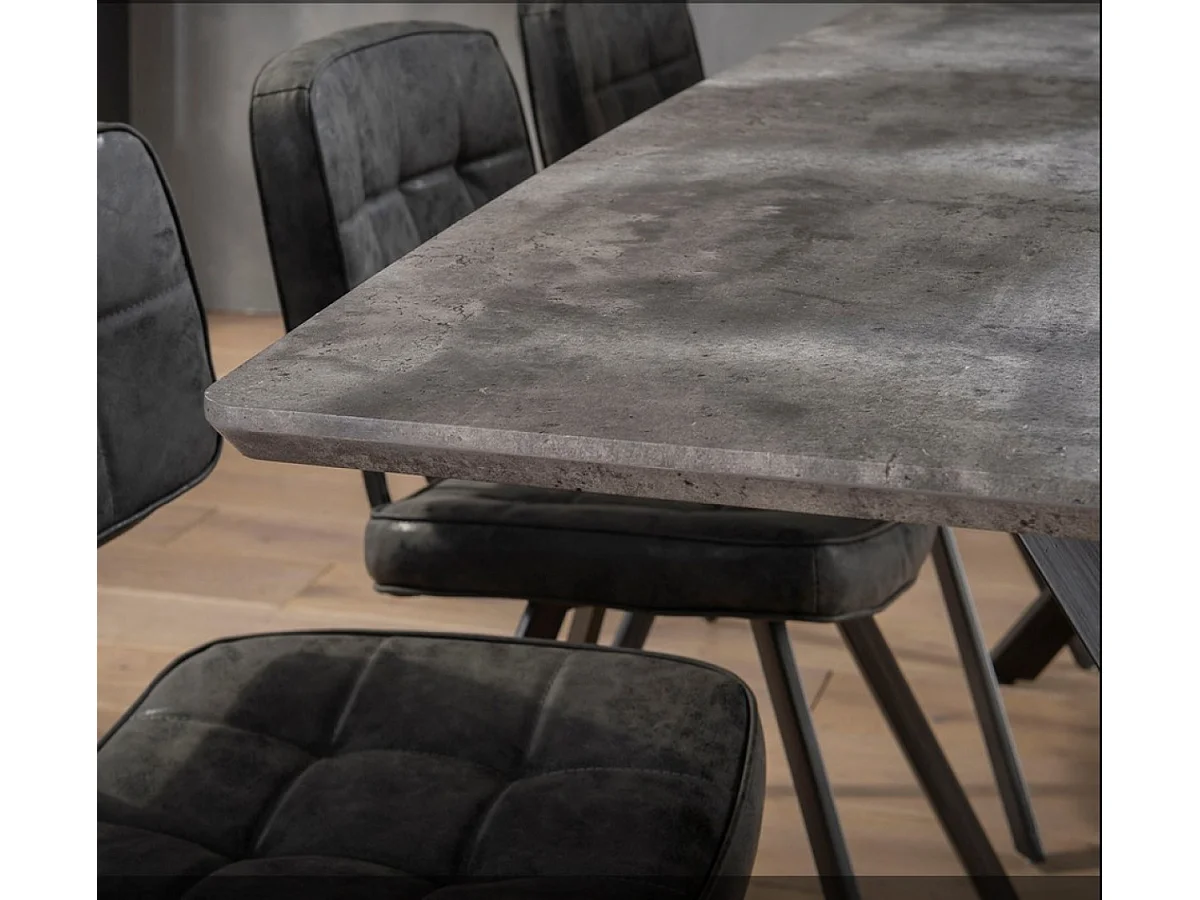 DELTA - Table repas aspect béton avec pieds en acier noir