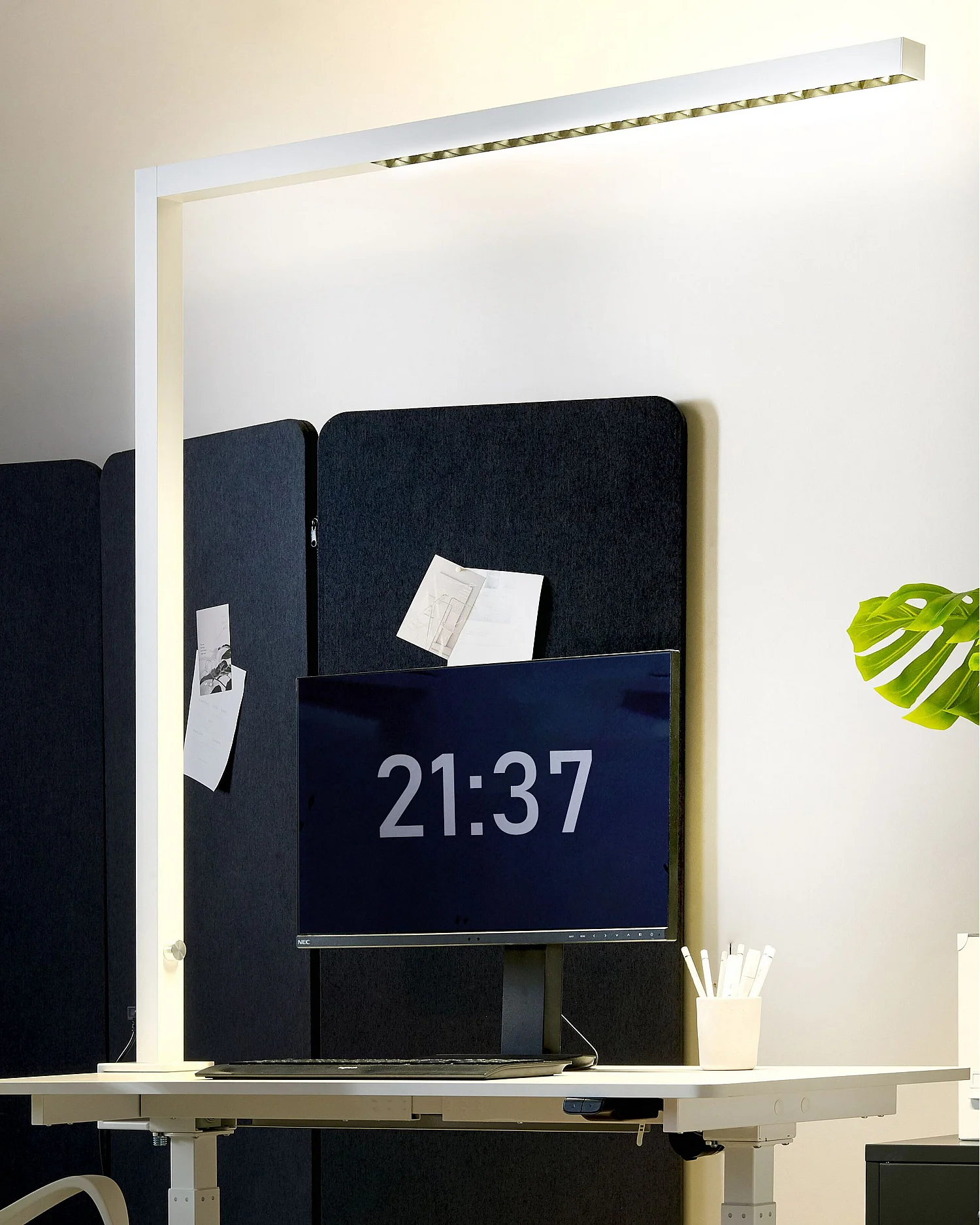 LED Schreibtischlampe klemmbar VOLANS mit Dimmer Metall Weiss