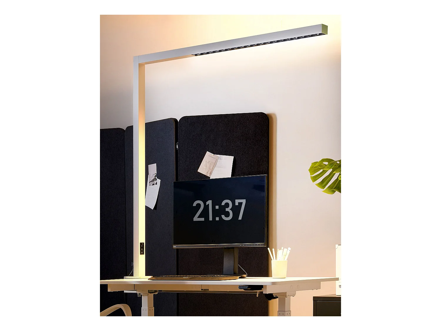 Lampada da tavolo con morsetto a LED OCTANT con sensore di movimento Metallo Argento