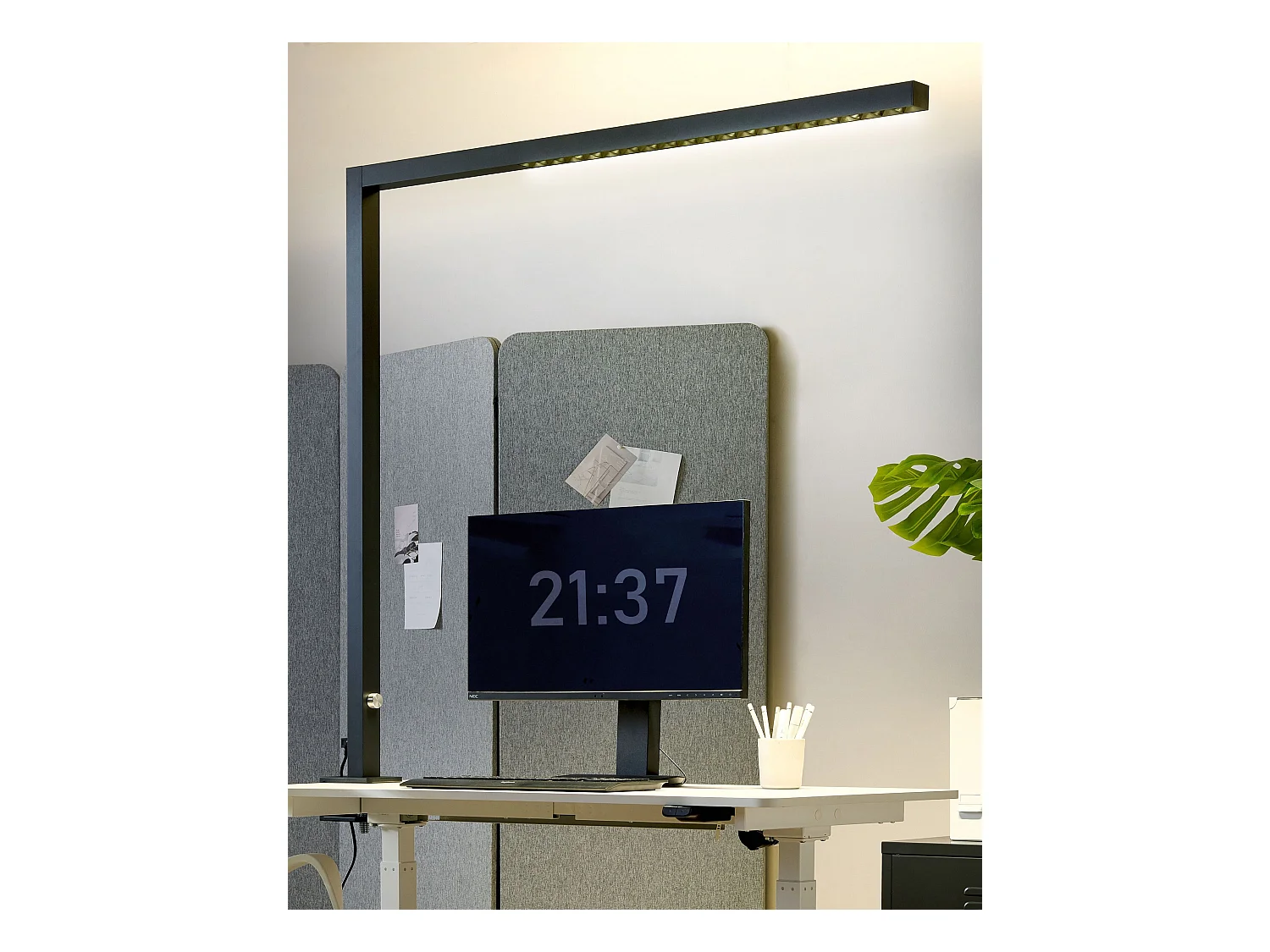 LED Schreibtischlampe klemmbar VOLANS mit Dimmer Metall Schwarz