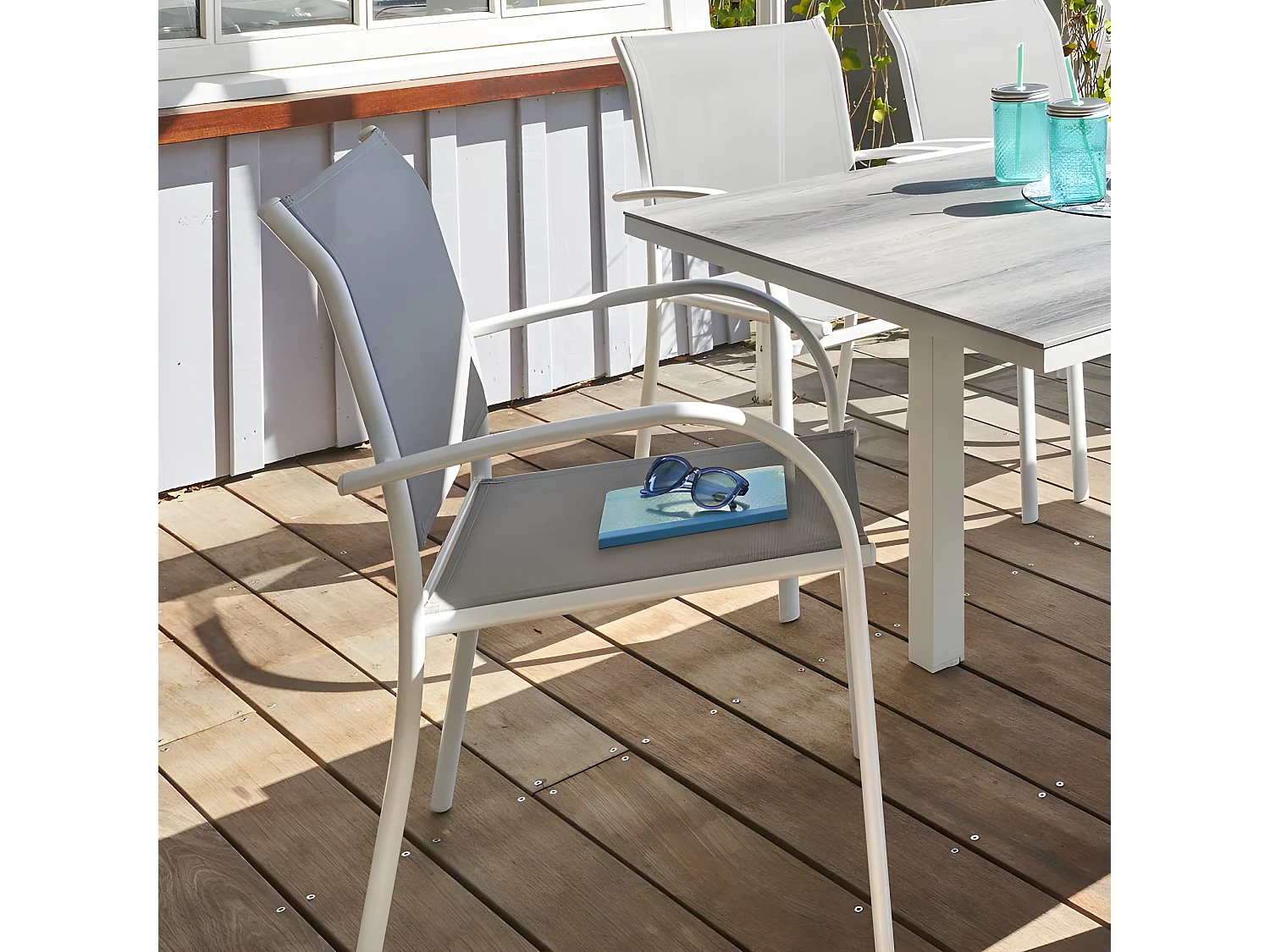 Fauteuil empilable Piazza Hespéride gris galet/blanc
