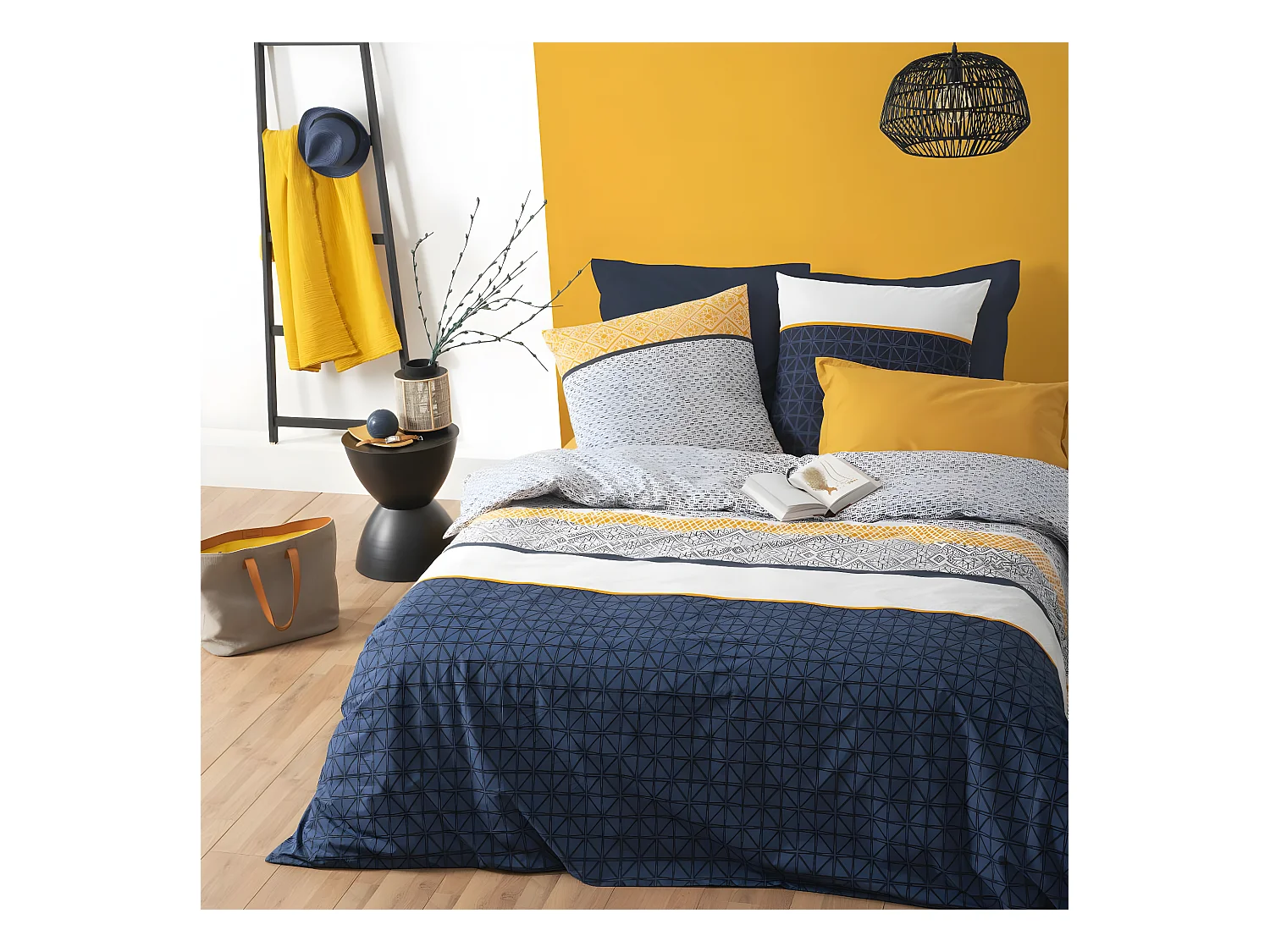 Parure de lit 2 Personnes 260 x 240 cm Housse de couette avec 2 taies imprimé Rayures Ethnique