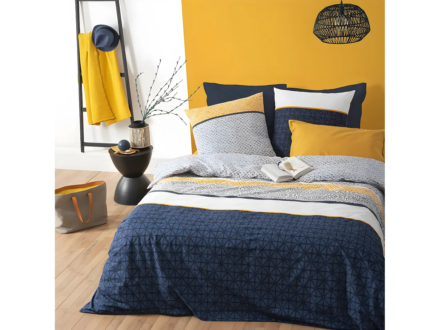 Parure de lit 2 Personnes 260 x 240 cm Housse de couette avec 2 taies imprimé Rayures Ethnique