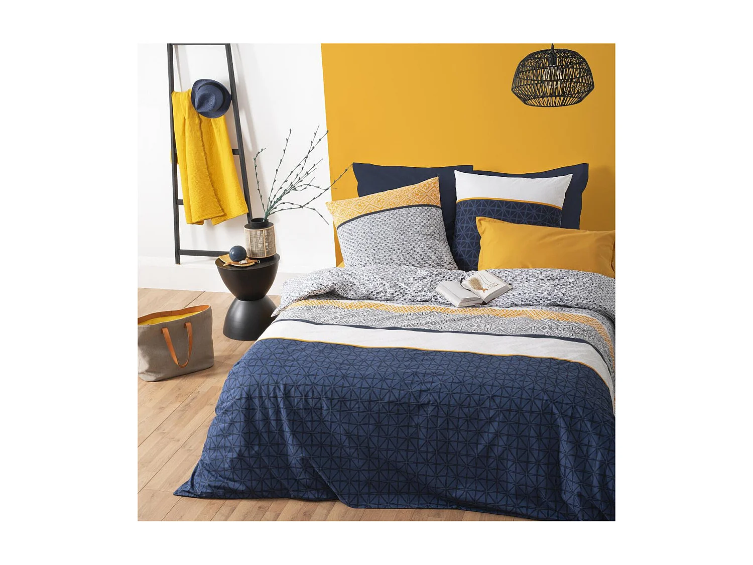 Parure de lit 2 Personnes 260 x 240 cm Housse de couette avec 2 taies imprimé Rayures Ethnique