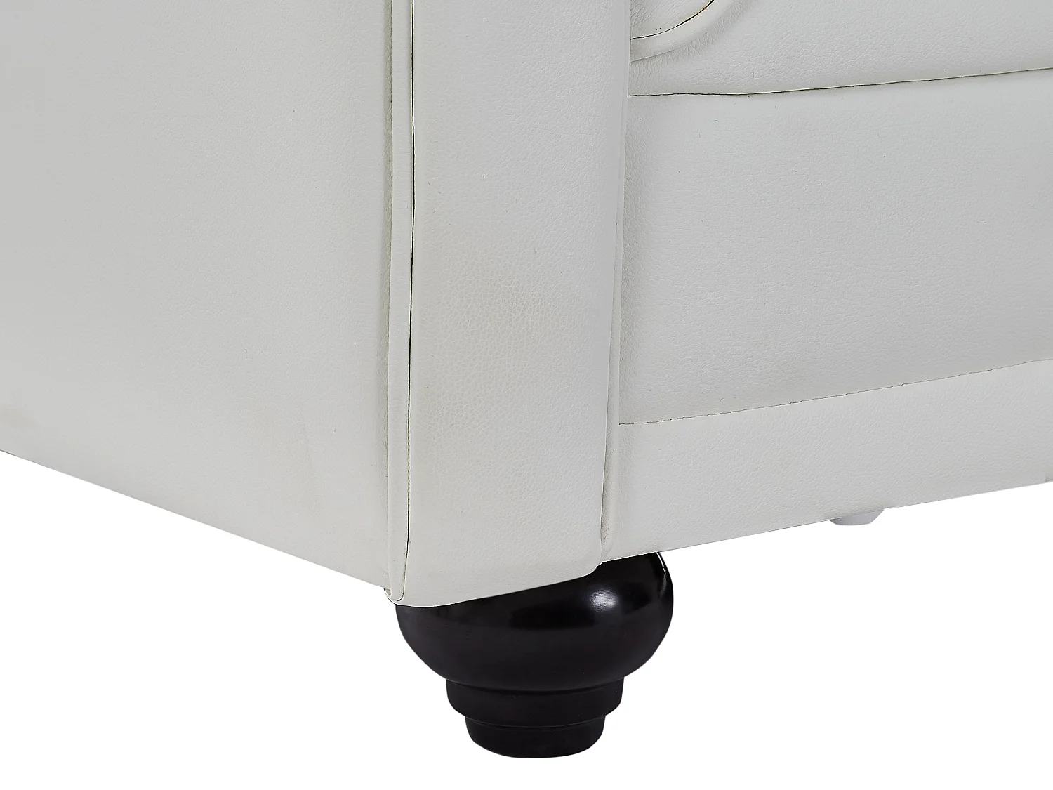 2-seters sofa i hvitt kunstlær CHESTERFIELD