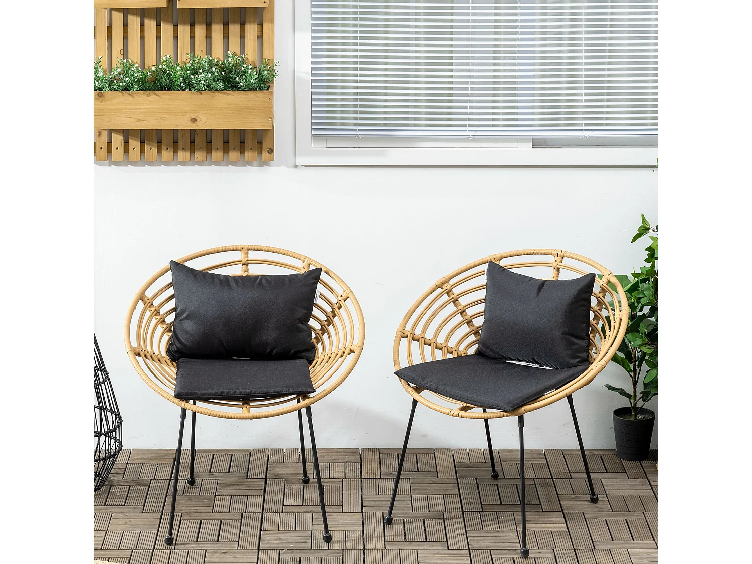 Lot de 2 chaises de jardin style colonial coussins noirs inclus résine tressée et filaire aspect rotin