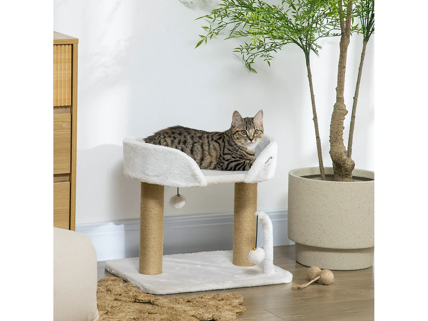 Arbre à chat 2 griffoirs jute naturelle panier jeu 2 boules suspendues avec clochettes peluche blanche