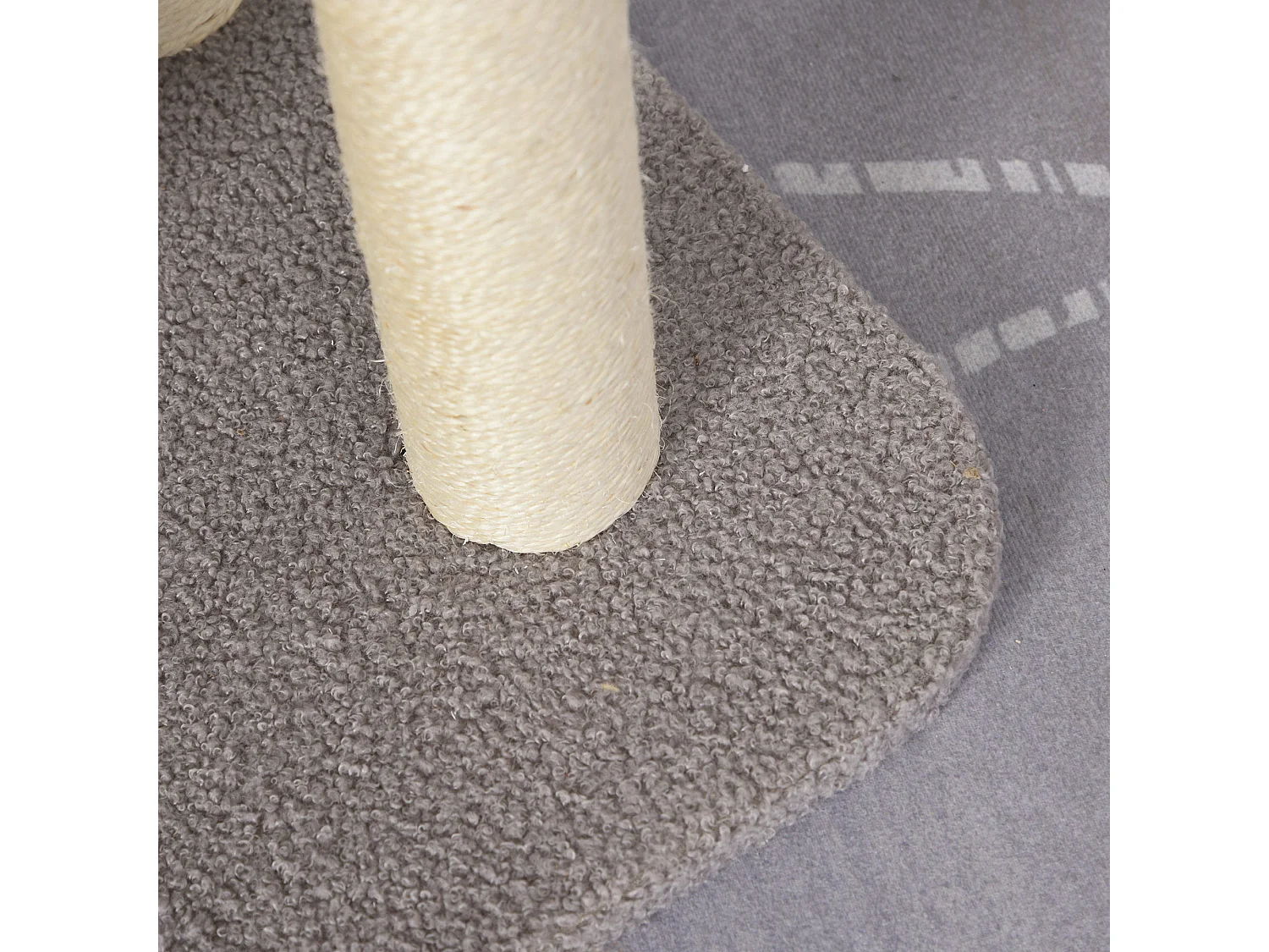 PawHut Arbre à Chats avec Griffoir Niche Poteaux Peluche Haute Densité 45L x 40L x 148H cm Gris