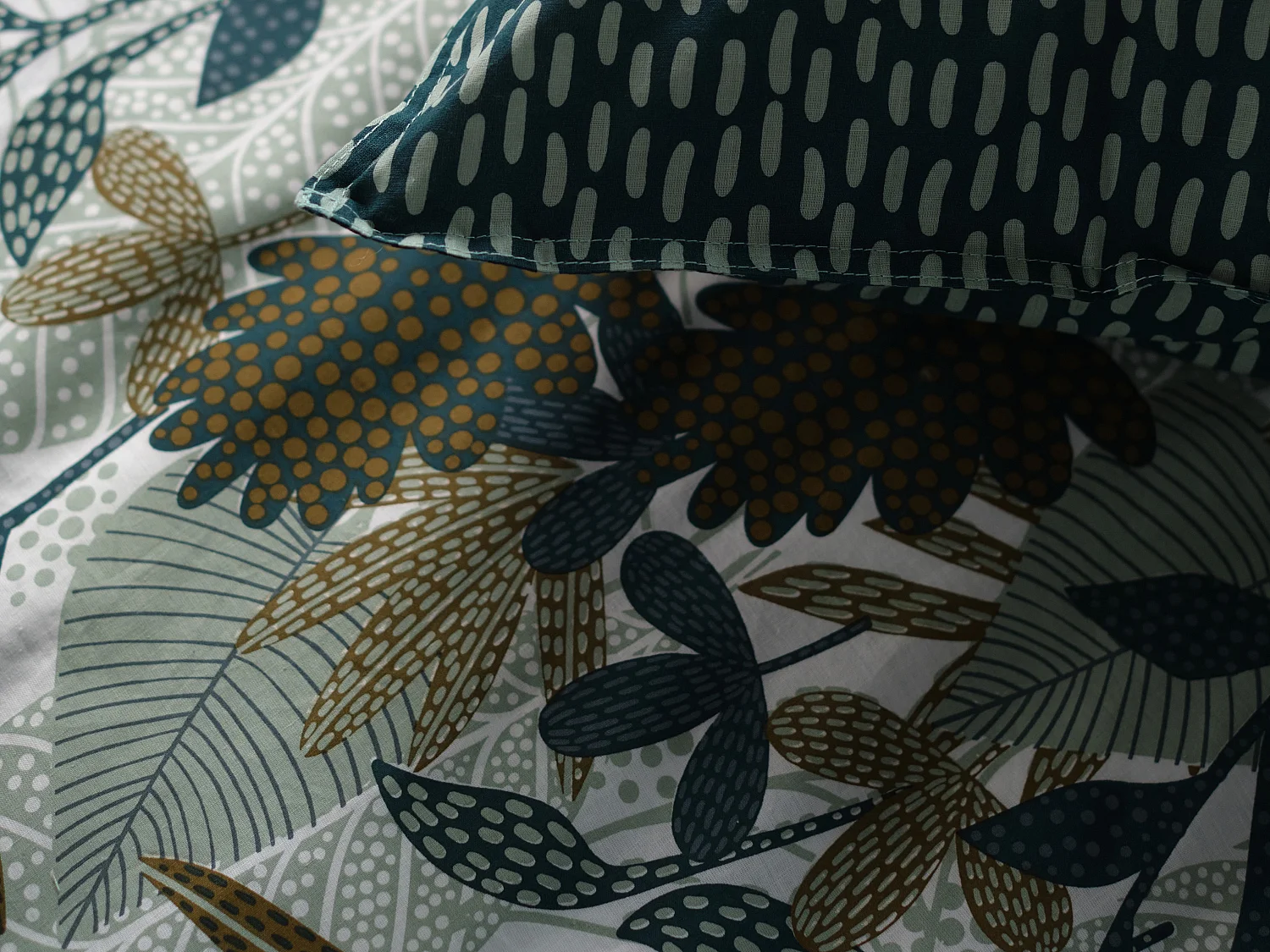 Parure de lit en coton 57 fils/cm² - Housse de couette 220 x 240 cm + 2 taies d'oreiller 63 x 63 cm - Vert et bleu - FLORAMIA