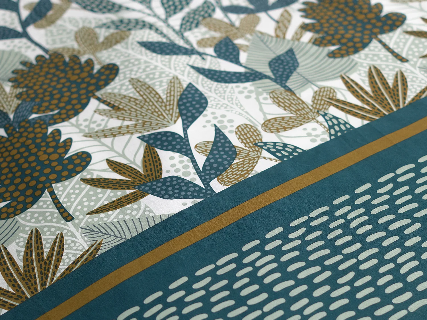 Parure de lit en coton 57 fils/cm² - Housse de couette 220 x 240 cm + 2 taies d'oreiller 63 x 63 cm - Vert et bleu - FLORAMIA