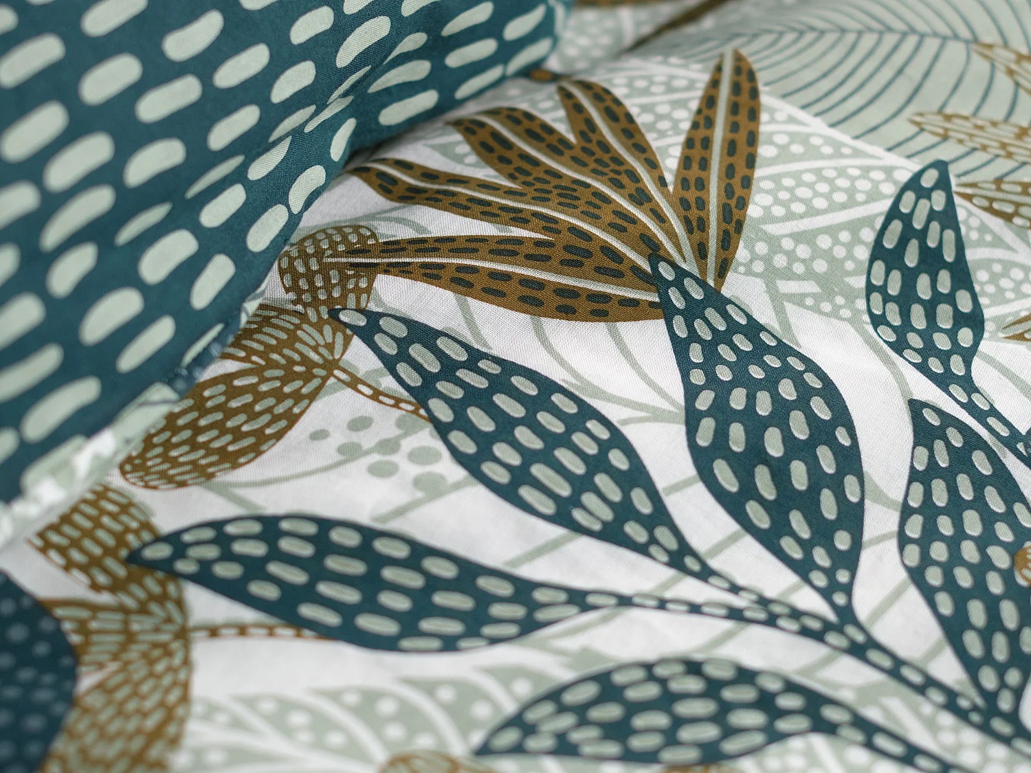 Parure de lit en coton 57 fils/cm² - Housse de couette 220 x 240 cm + 2 taies d'oreiller 63 x 63 cm - Vert et bleu - FLORAMIA