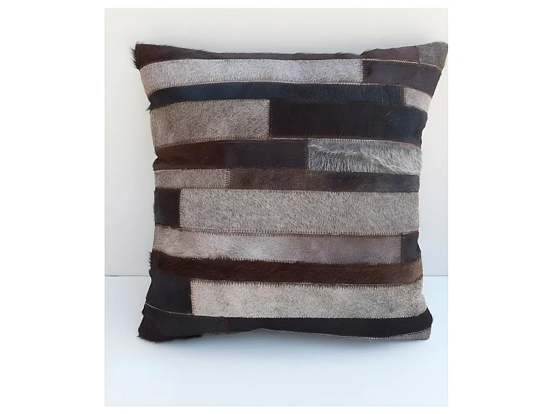 Coussin 45x45 fait main en peau de vache noir NATAL