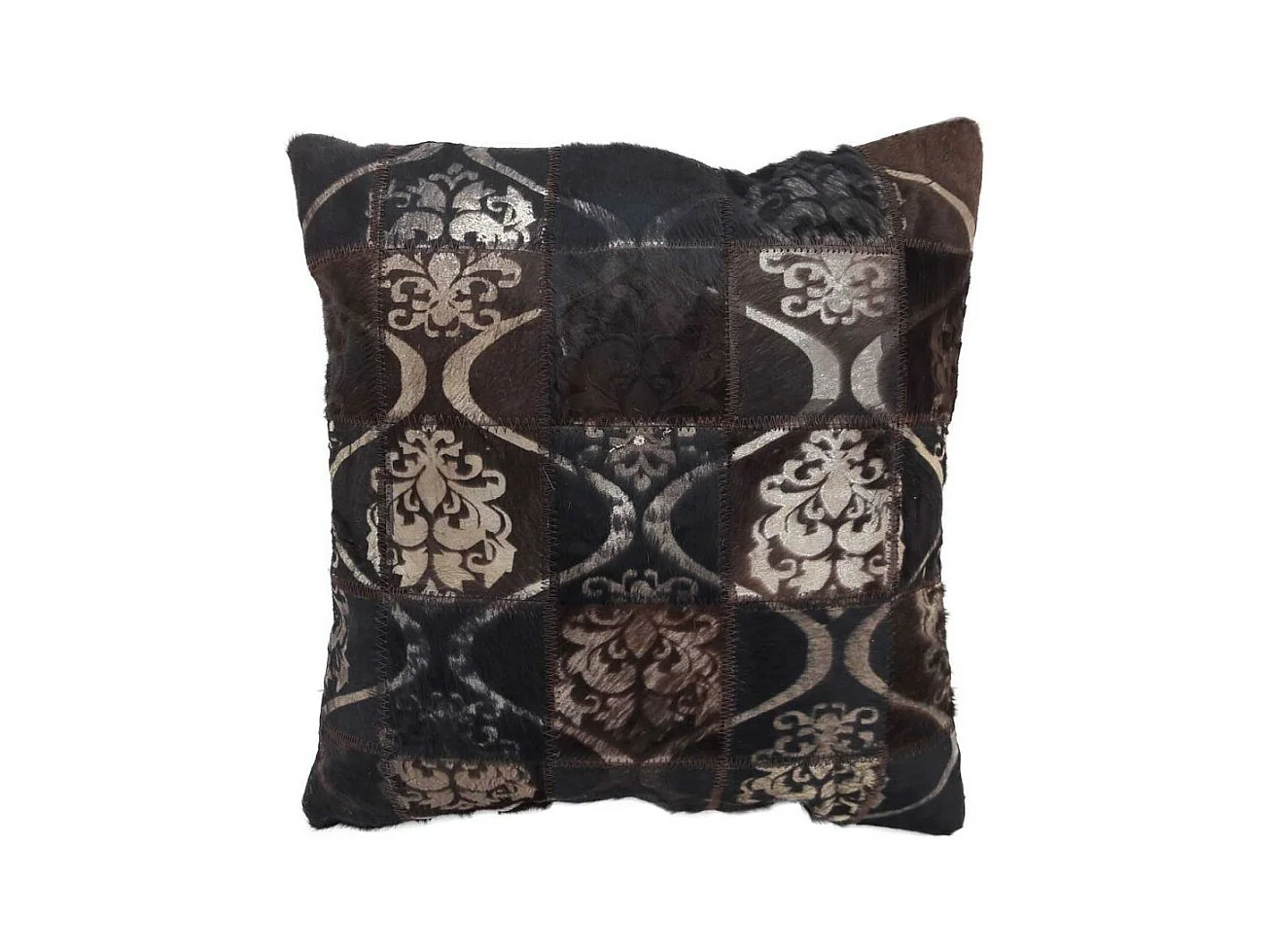 Coussin 45x45 fait main en peau de vache marron AURELIA