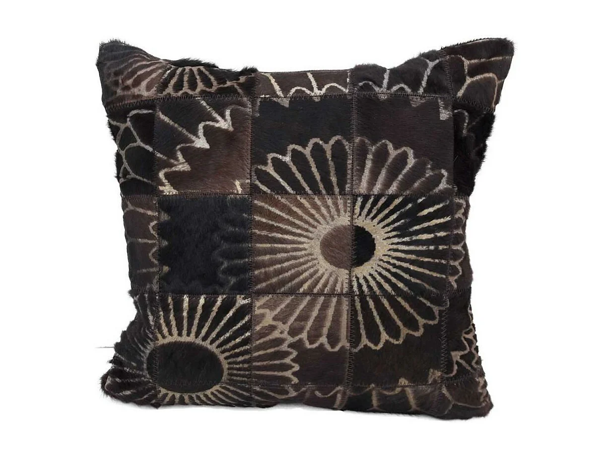 Coussin 45x45 fait main en peau de vache marron LUBO