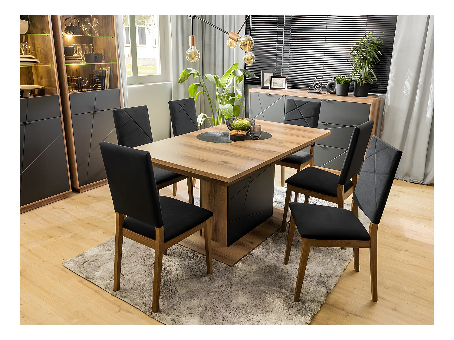 Sven Zwart en Hout 4 tot 6 zits uitschuifbare eettafel