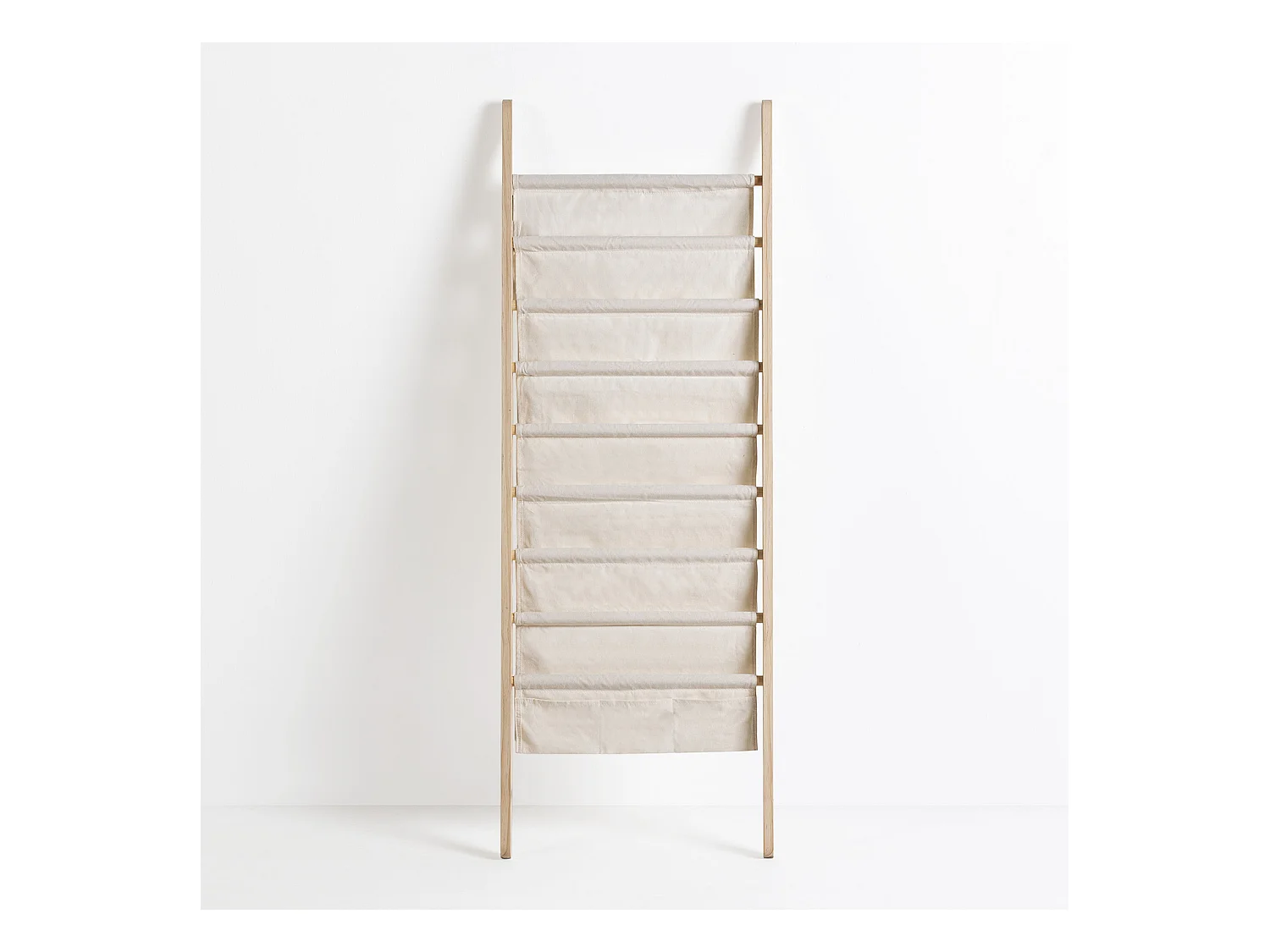 Tijdschriftenrek Xoel van stof en hout met 8 vakken