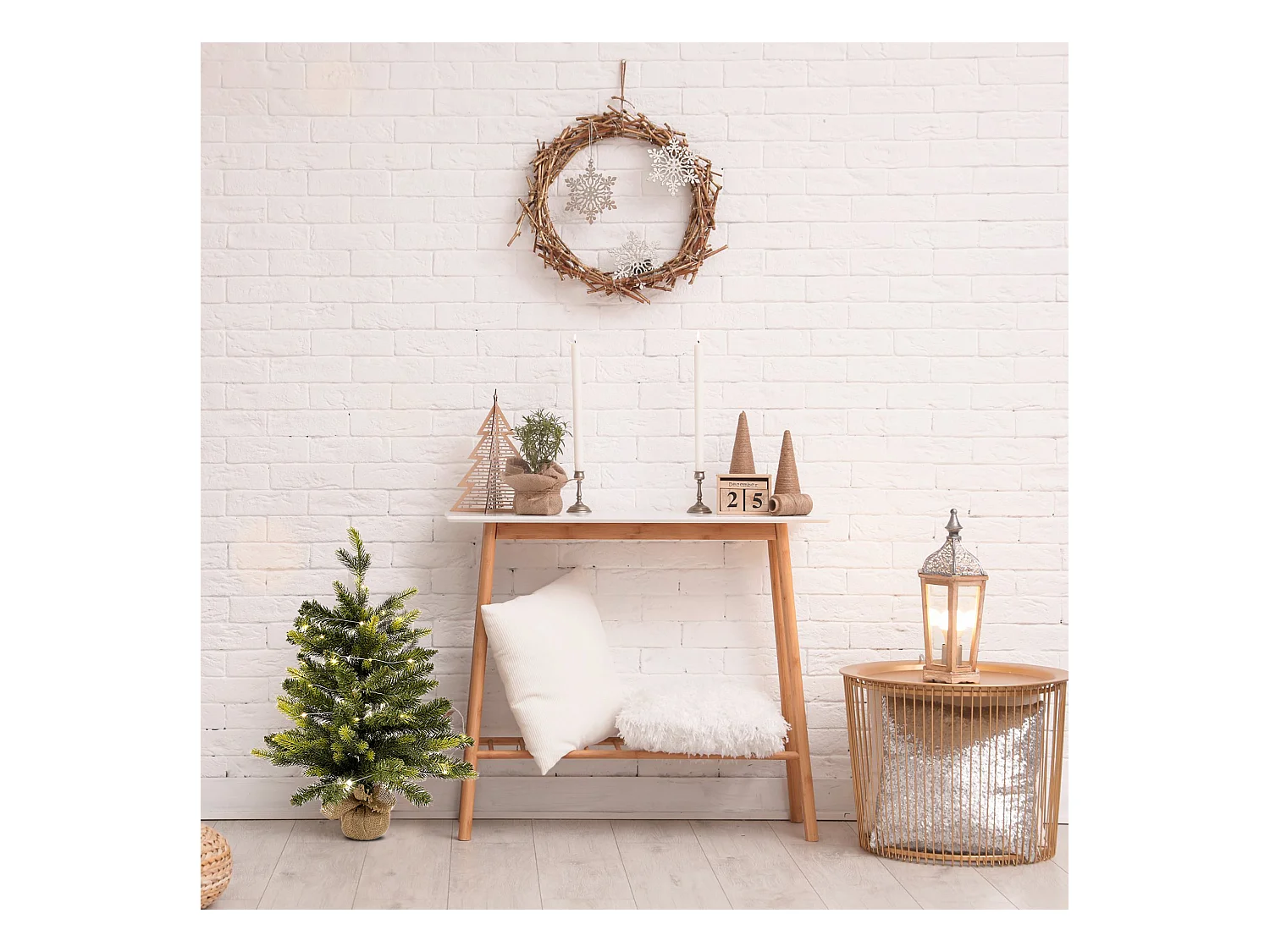 Arbre de Noël artificiel vert Petit 60 cm base Yuta 50 lumières LED