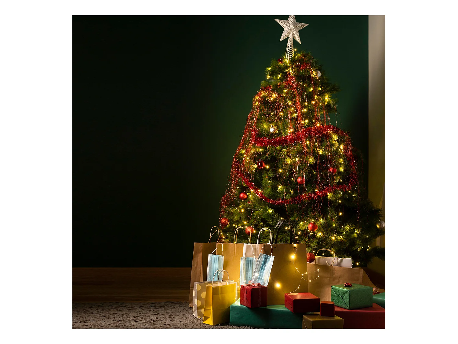 Albero di natale Abete artificiale 210 cm Verde folto 1050 Rami e 400 Luci Led