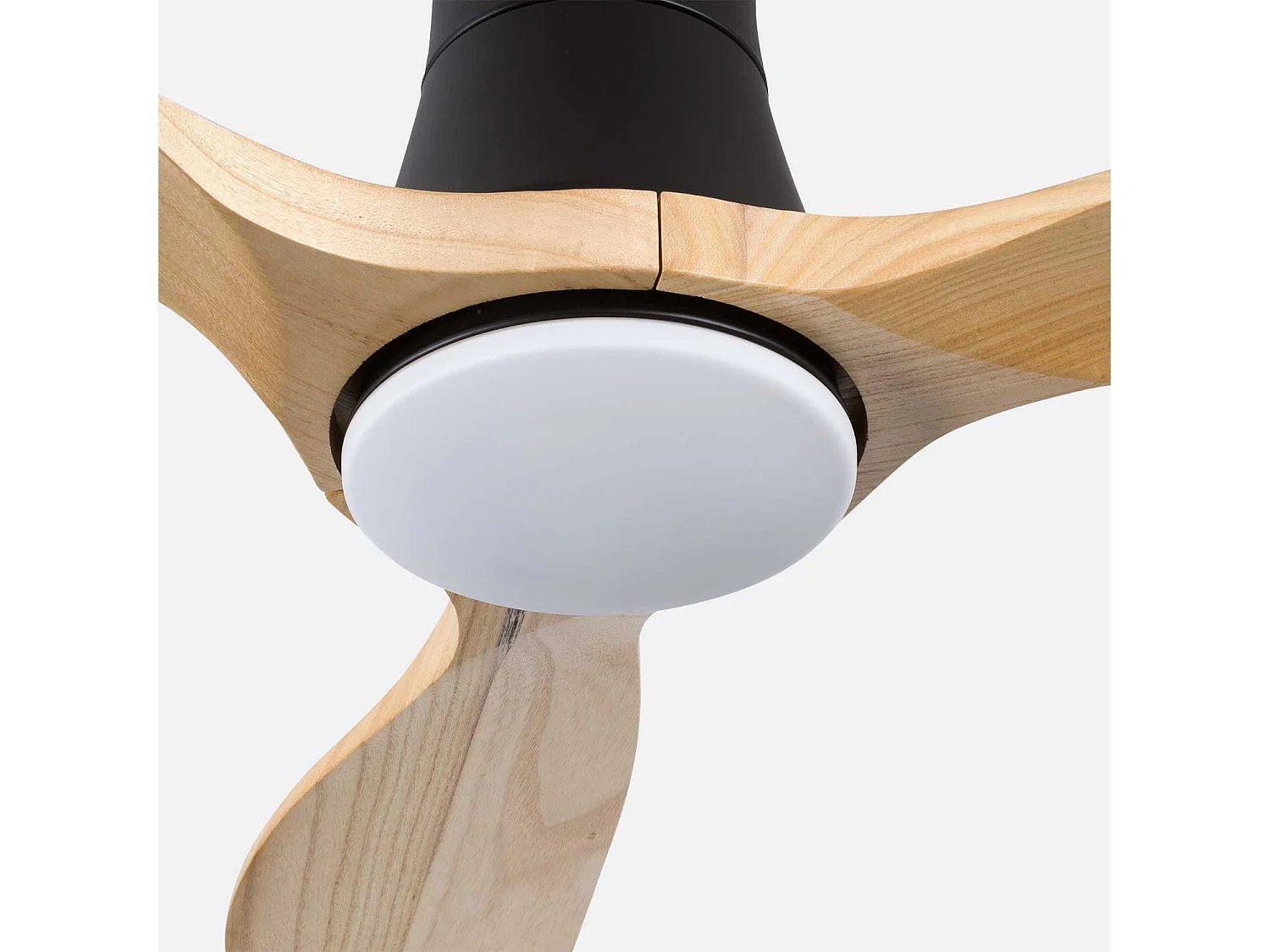 Ventilador de Techo con Luz 3 Aspas 56W 6 Velocidades Dakota Dayron