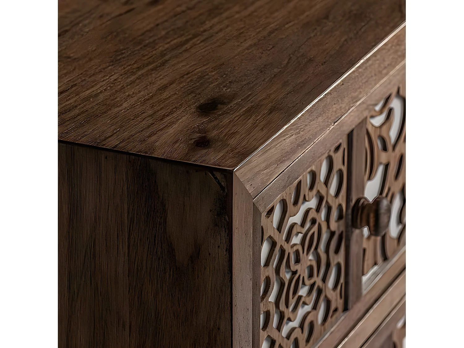 Comoda Acabado Marron Serie Nazari  De 5 Cajones