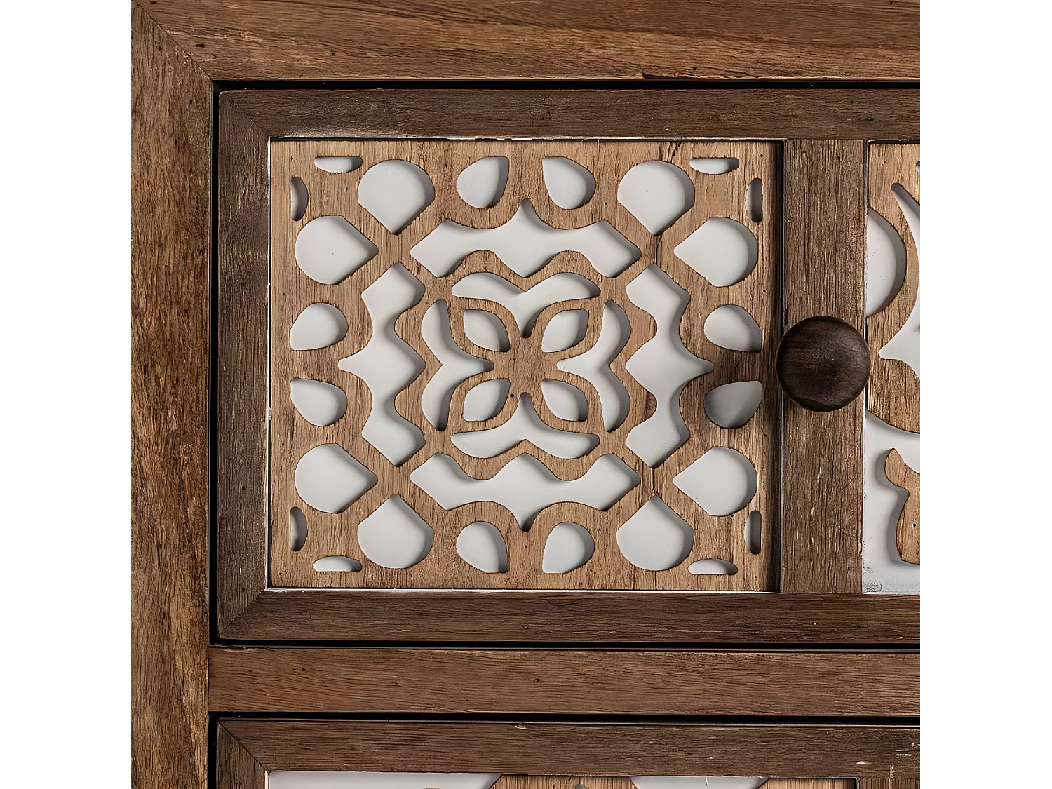 Comoda Acabado Marron Serie Nazari  De 5 Cajones