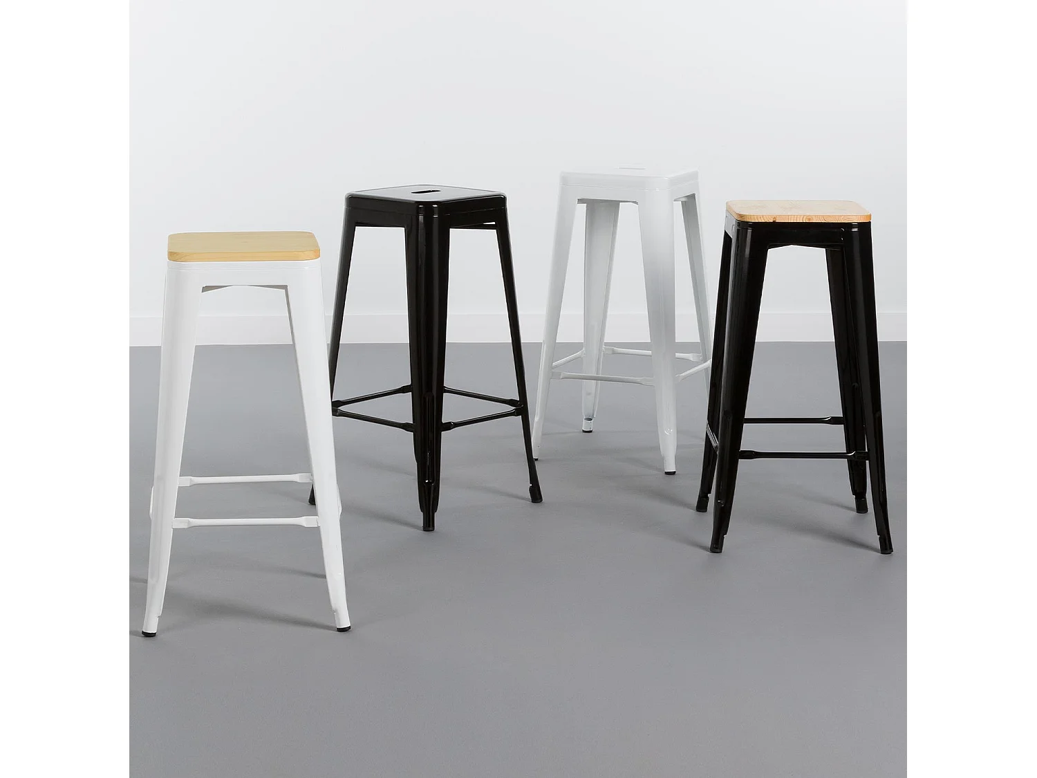 Tabouret industriel solide avec siège en bois 42x42x76.5cm Thinia Home