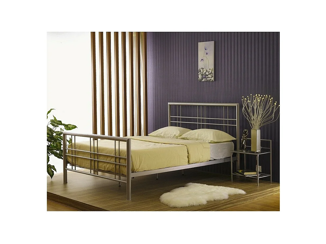 Bed PAXOS 160x200 cm in zilvergrijs metaal met lattenbodem.