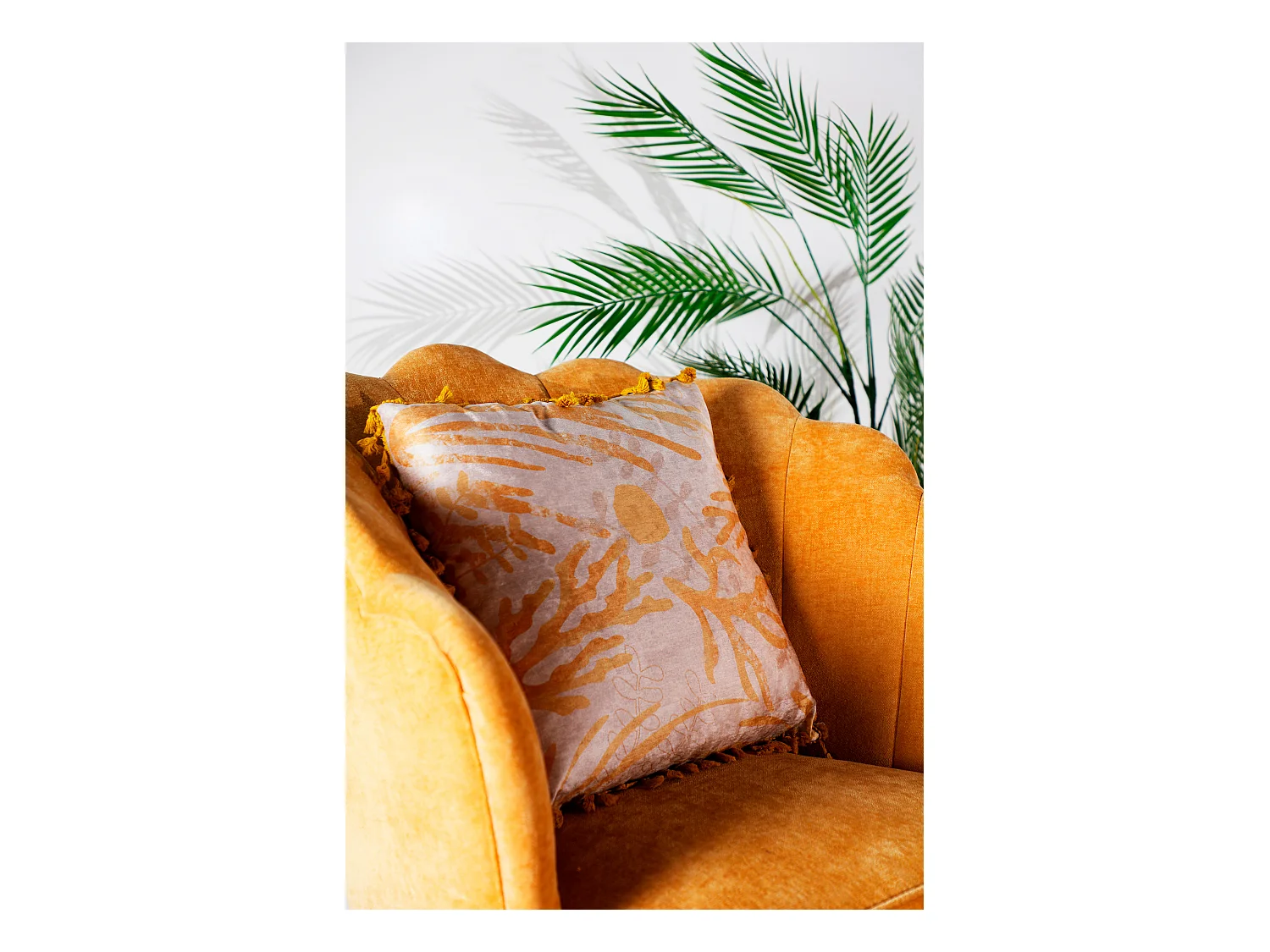 Cojín de chenilla en color crema de 42x42x10cm