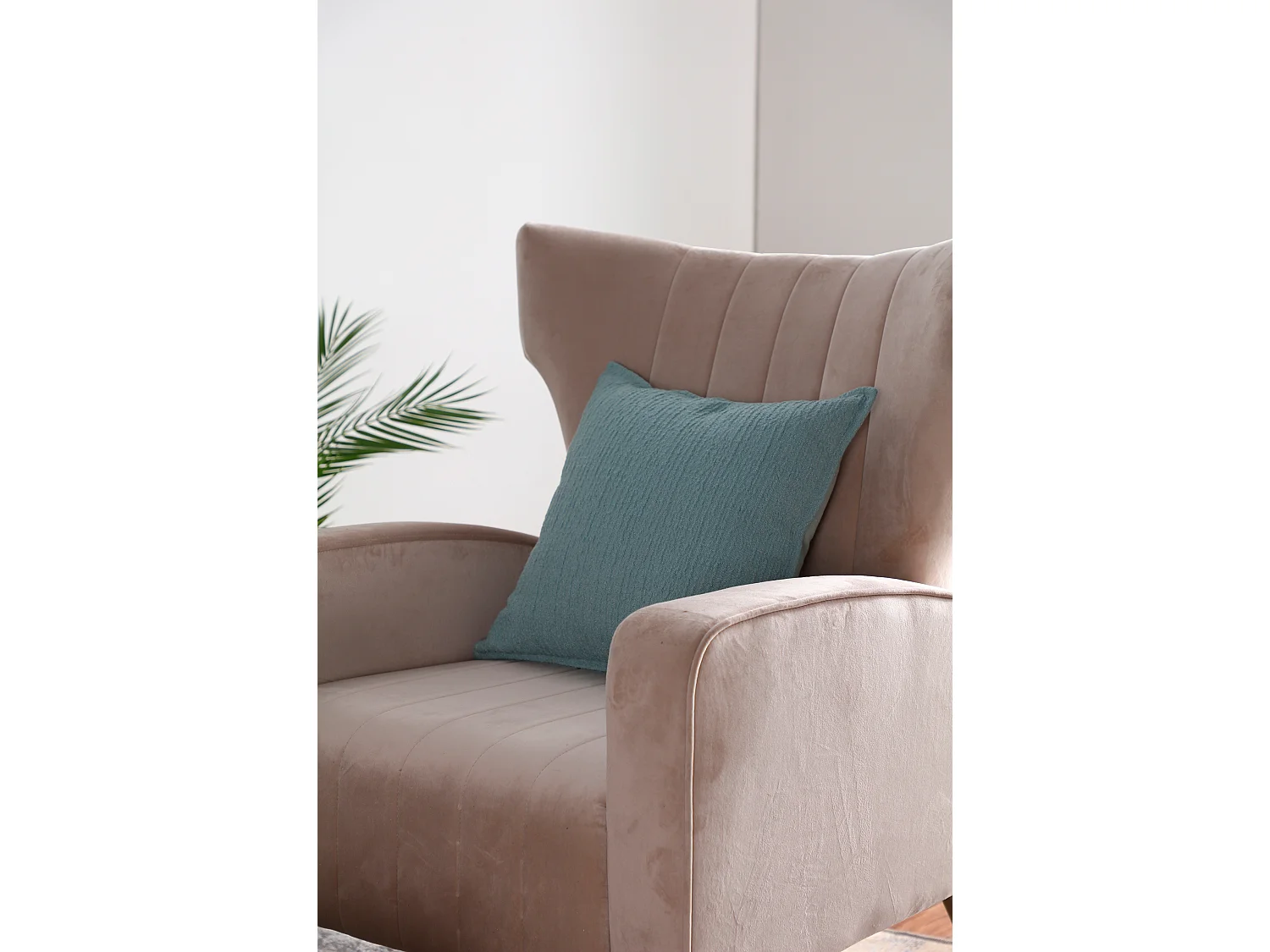 Cojín de poliéster en color azul de 42x42x10cm