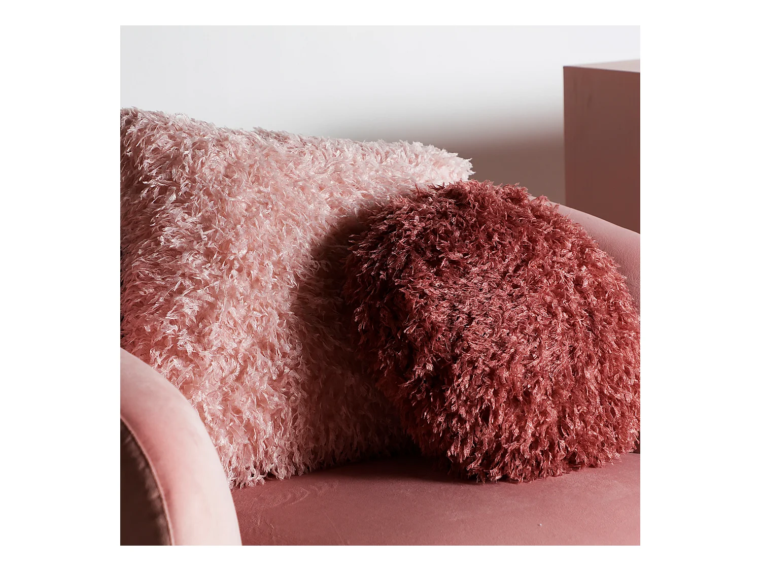 Coussin en polyester rose 42x42x10 cm