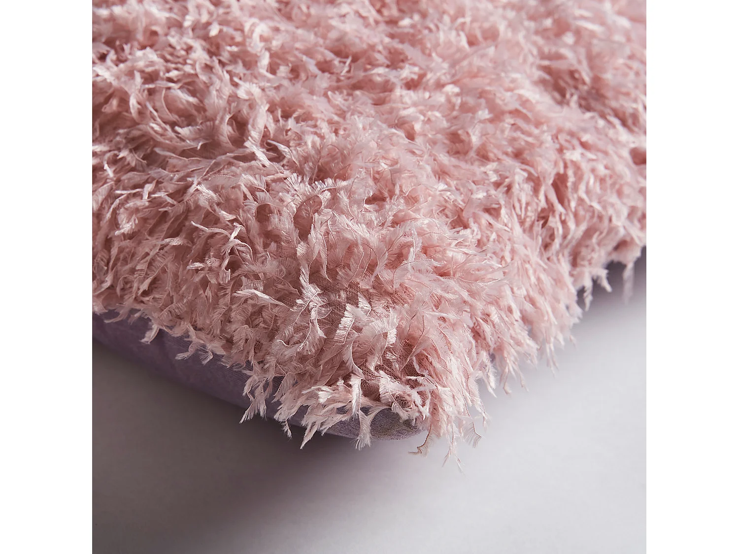 Cojín de poliéster en color rosa de 42x42x10cm