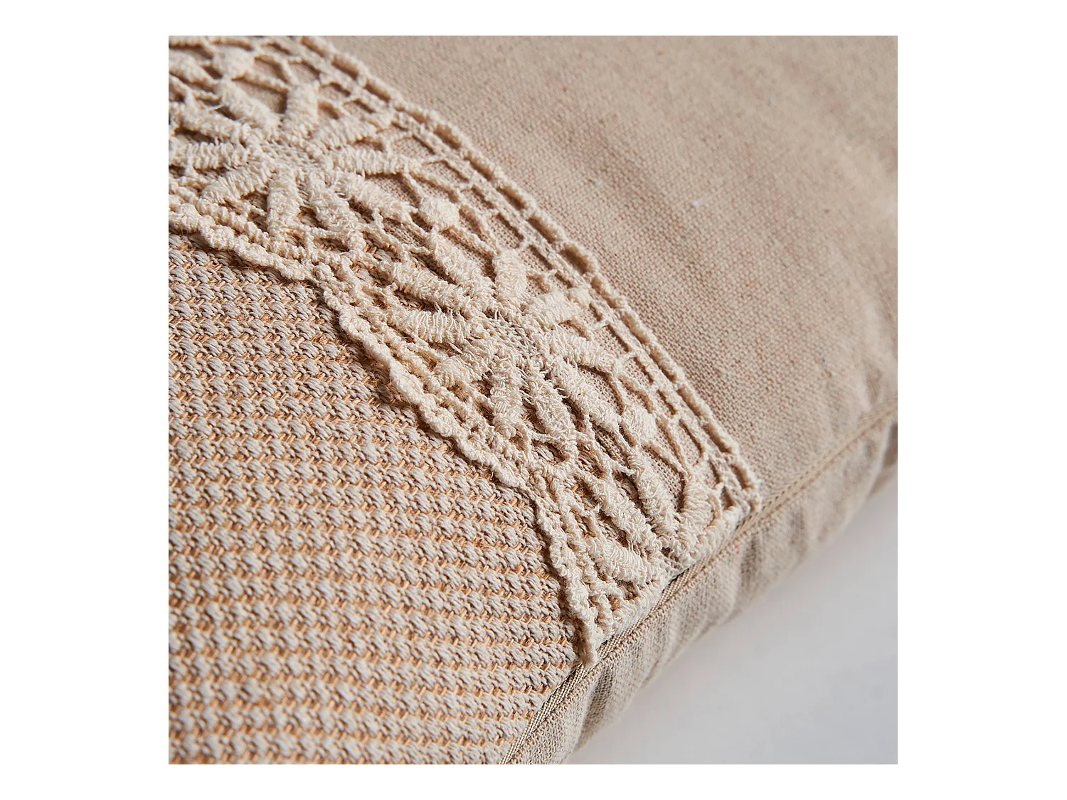 Cojín de poliéster en color beige de 42x26x10cm