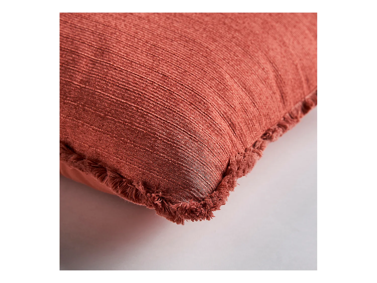 Cojín de poliéster en color rosa de 42x42x10cm