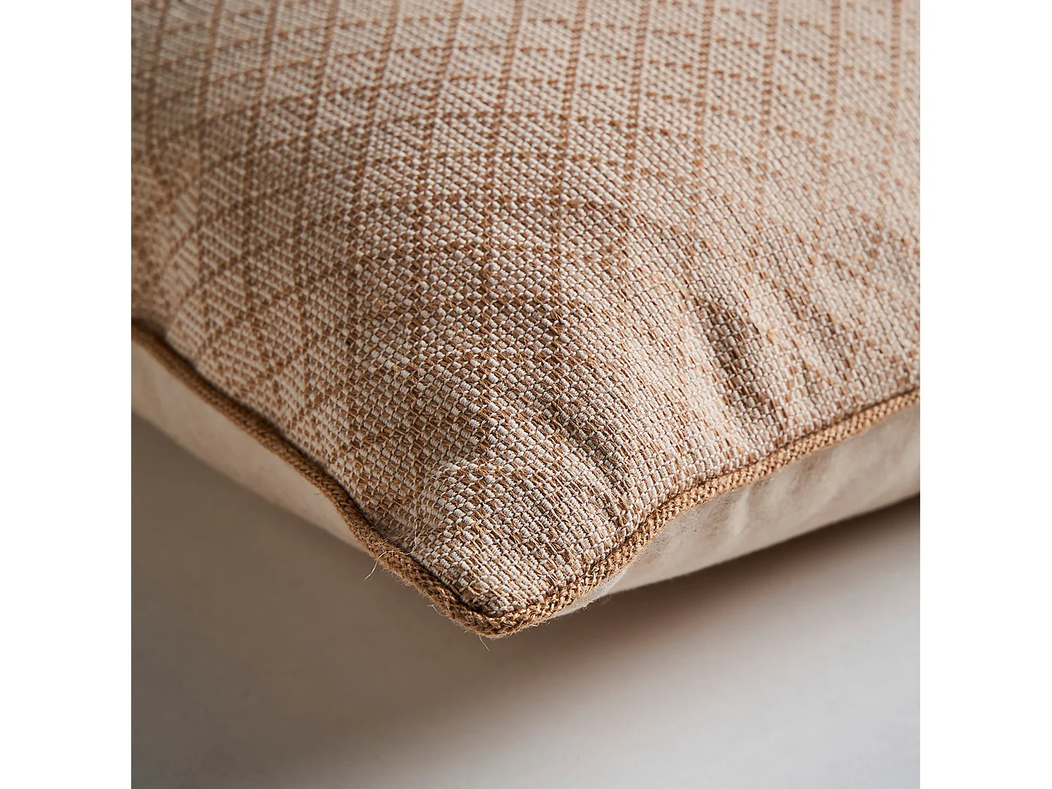 Cojín de yute en color beige de 44x10x44cm