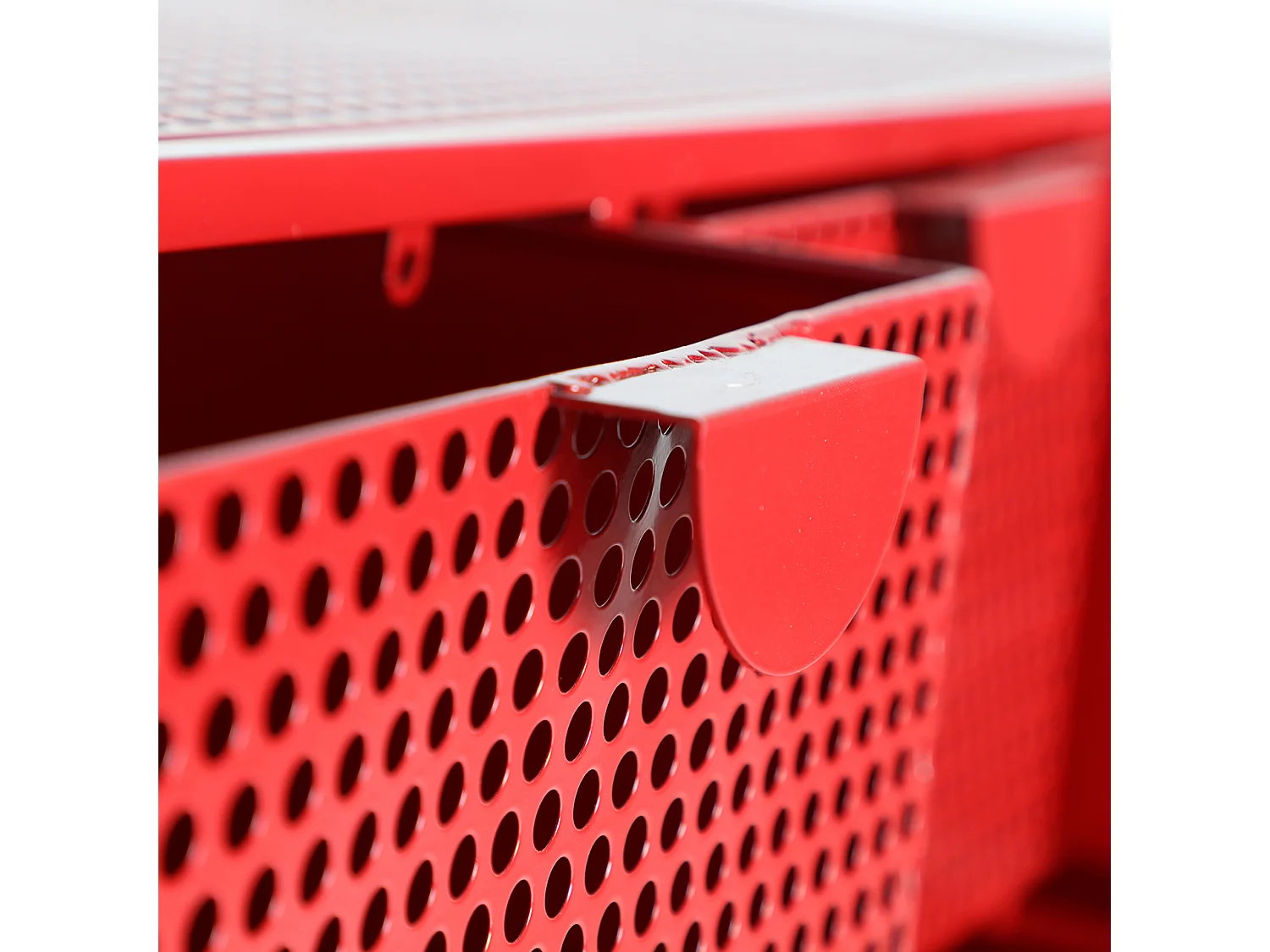 Cómoda de hierro en color rojo de 89x37x97cm