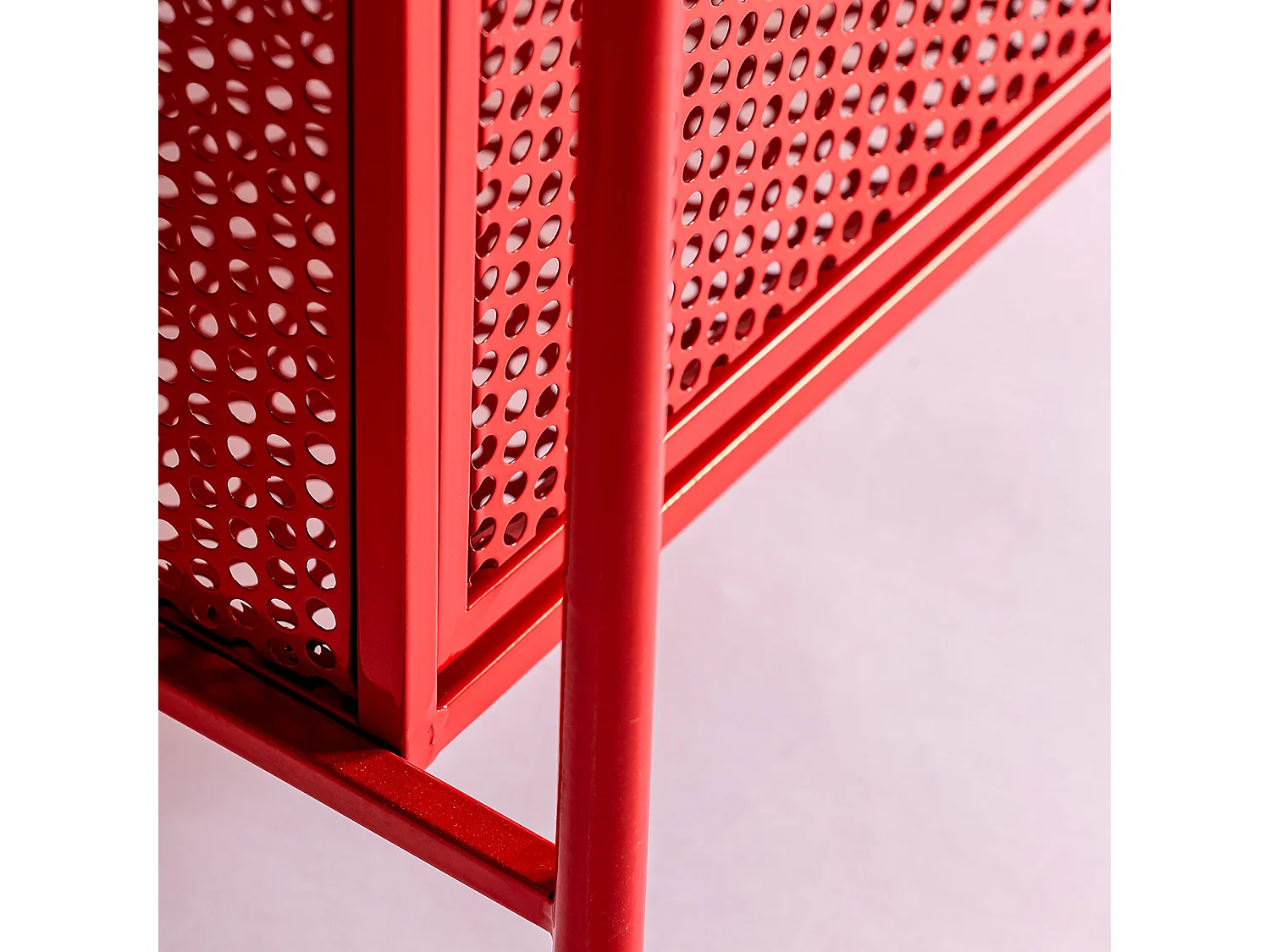 Armario de hierro en color rojo de 70x49x180cm