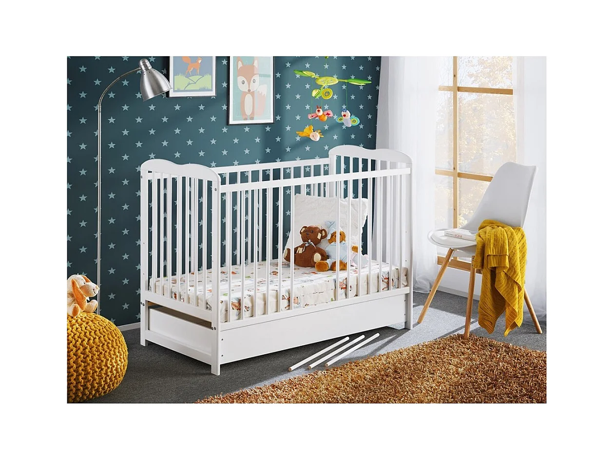 Lit bébé évolutif avec tiroir et matelas collection NOE réglable en hauteur. Coloris blanc mat.