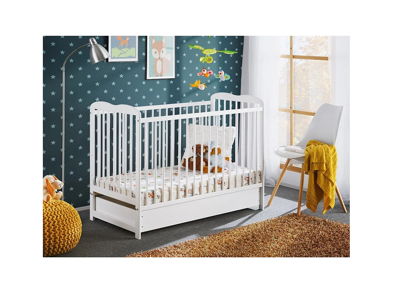 Lit bébé évolutif avec tiroir et matelas collection NOE réglable en hauteur. Coloris blanc mat.