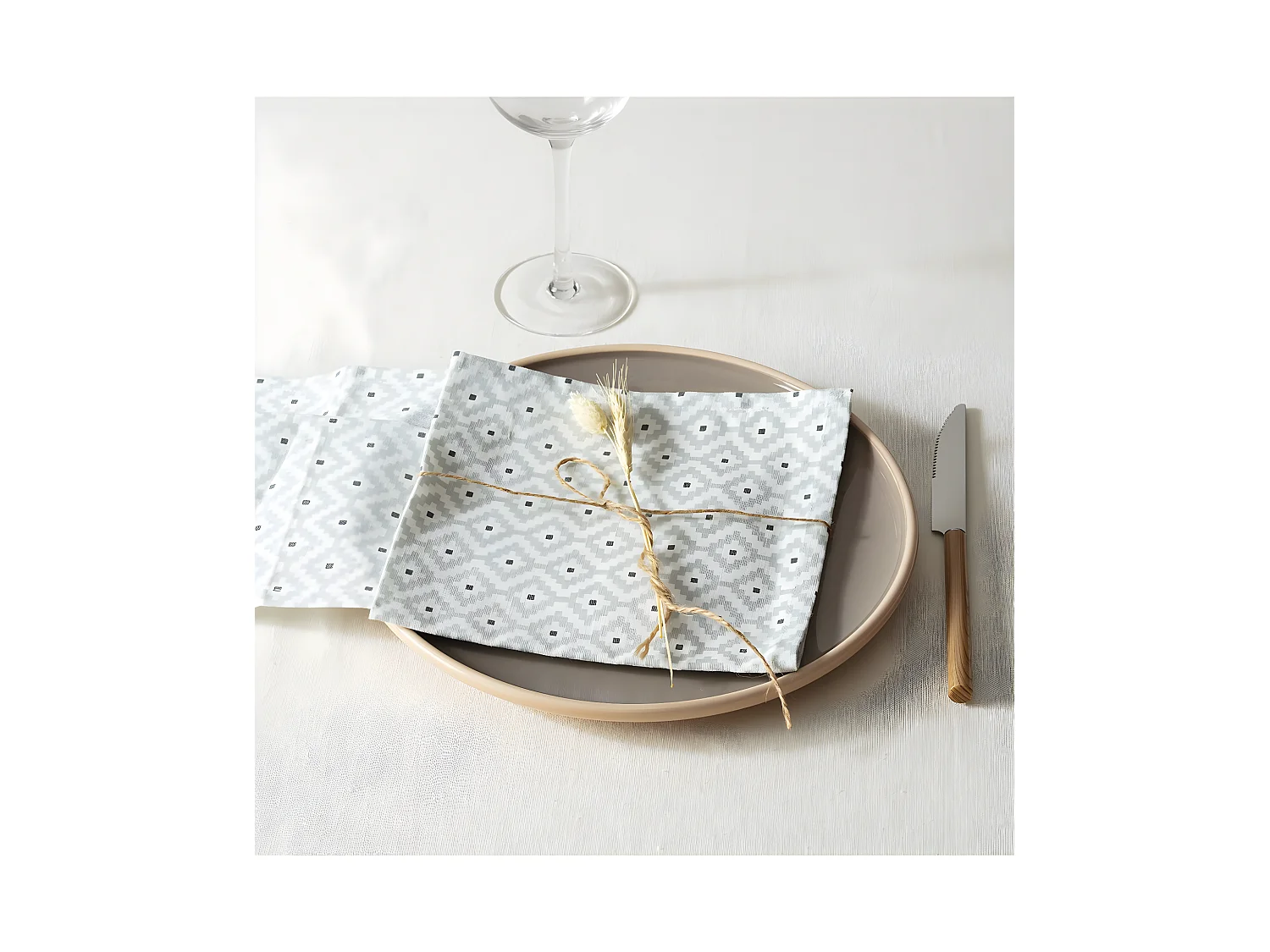 Lote de 4 servilletas de mesa con motivos geométricos