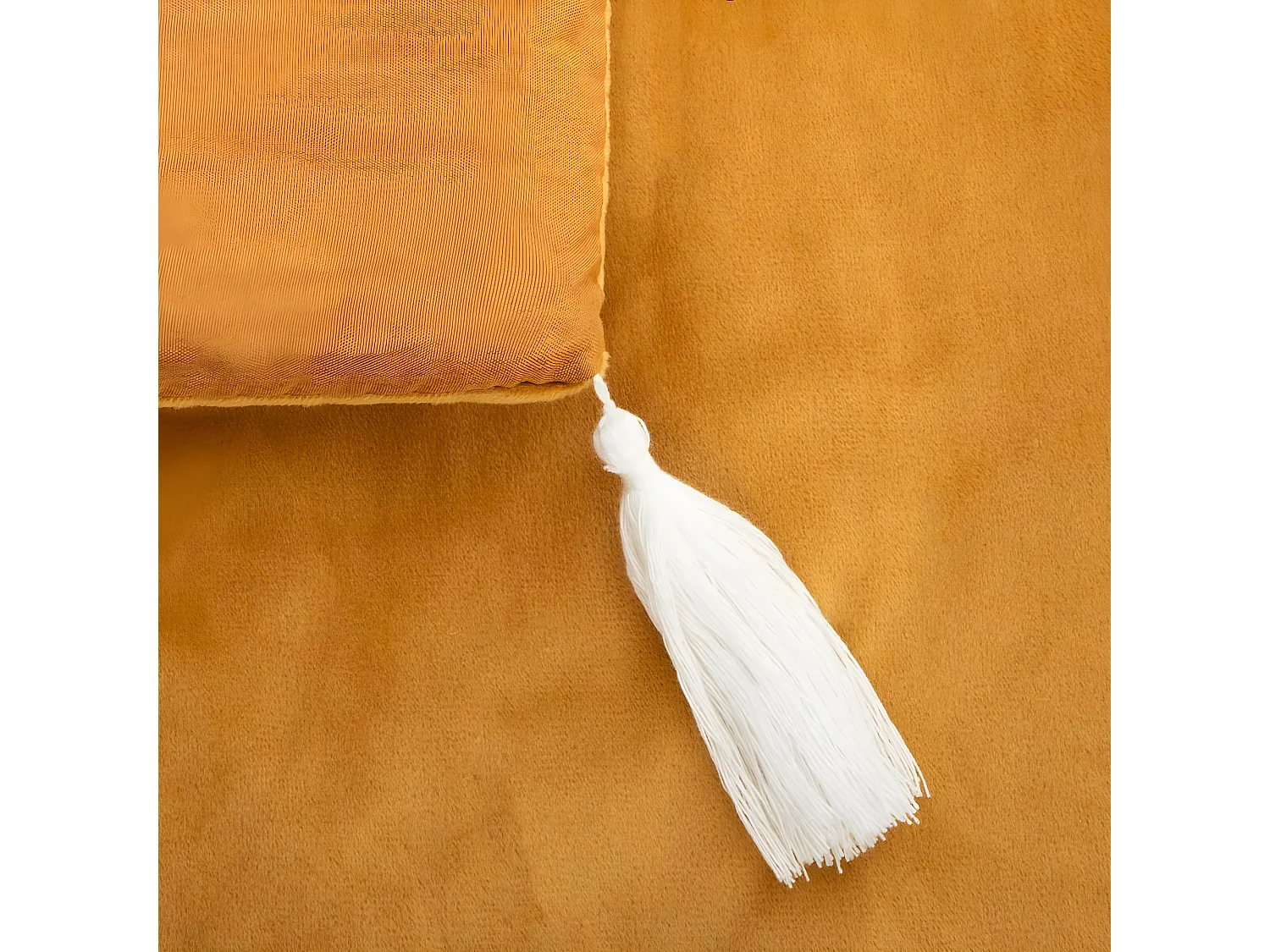 Samtdecke mit Pompons 80 x 180 cm