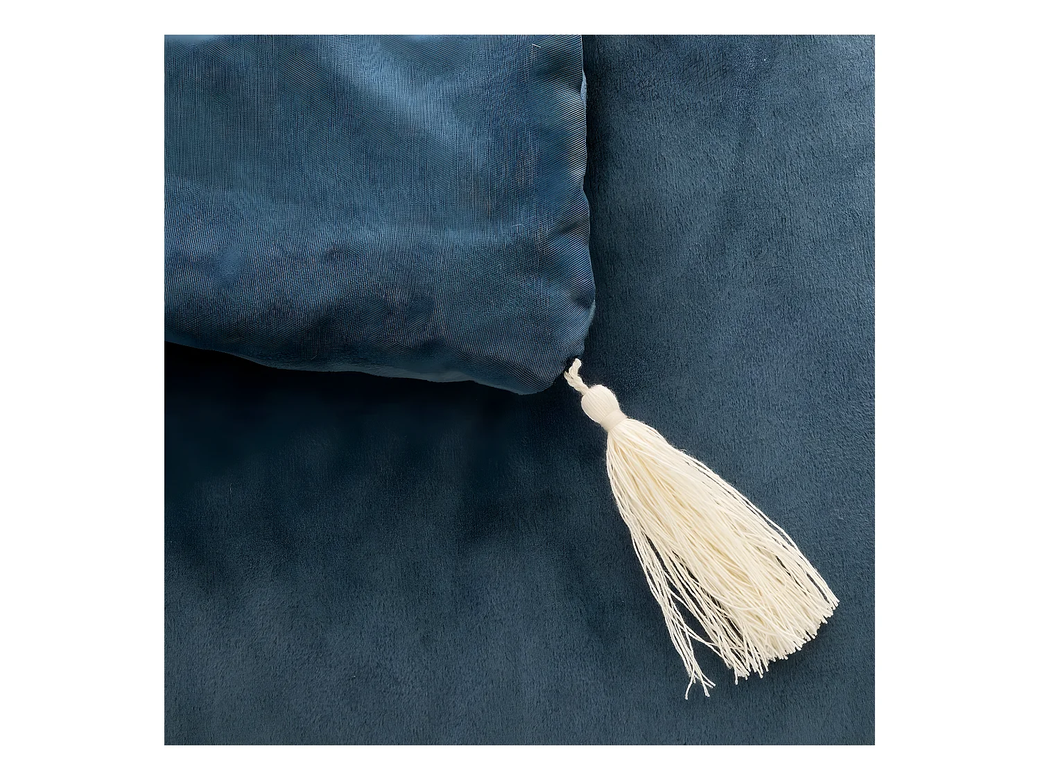 Samtdecke mit Pompons 80 x 180 cm