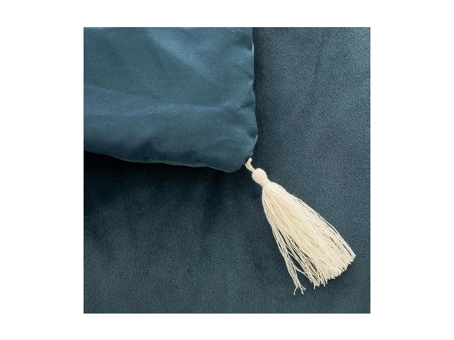 Samtdecke mit Pompons 80 x 180 cm