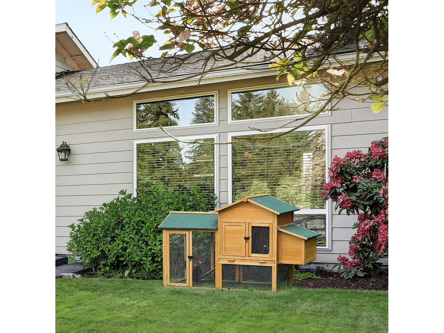 Poulailler cottage cage à poules sur pied dim. 168L x 75l x 103H cm multi-équipement bois sapin pré-huilé