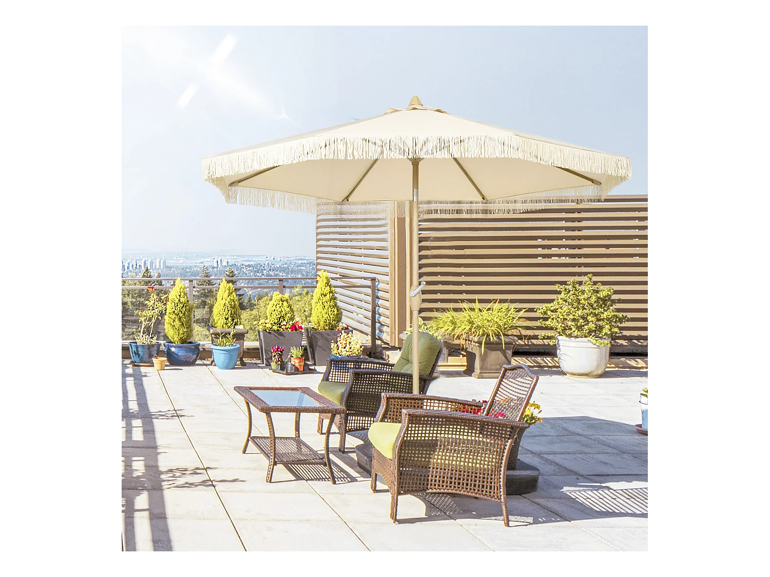 Parasol octogonal inclinable Ø 2,65 x 2,44H m mât baleine métal aspect bois polyester haute densité 180 g/m² beige