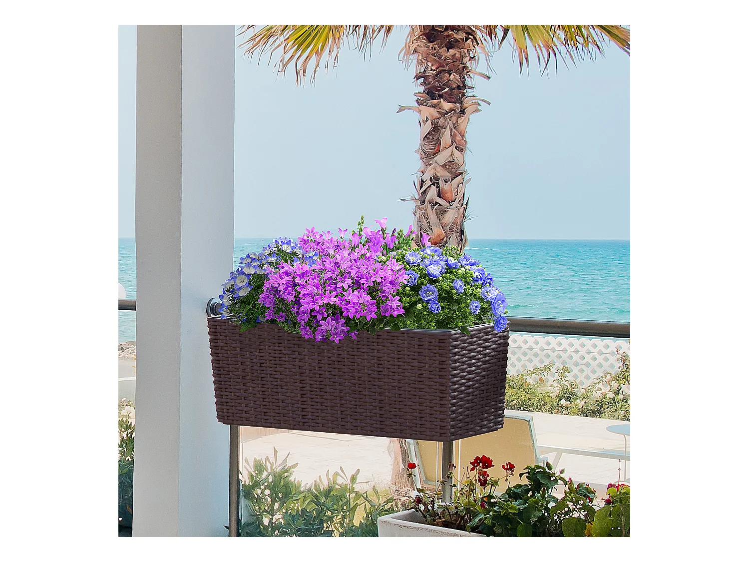Jardinière de balcon - balconnière suspendue - supports de fixation réglables, indicateur niveau d'eau et réservoir, inserts d'irrigation - PP aspect rotin chocolat